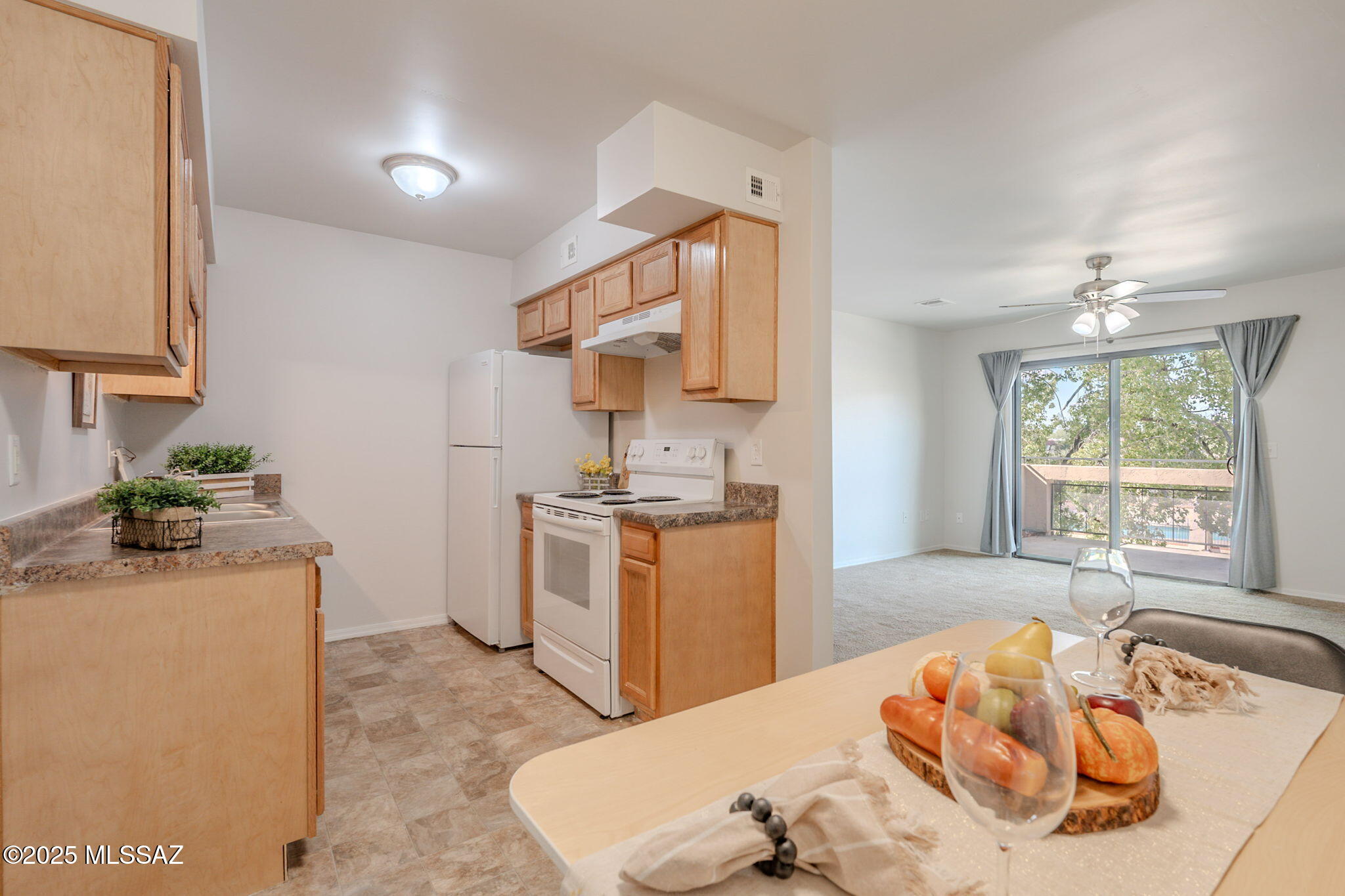 SPECIAL: Seller will pay 2 months of HOA dues at close of escrow and $1000 concessions! Seller may also consider Lease with Option to Purchase. Affordable living in a great NW area of Orange Grove / Oracle Rd. The unit offers updates throughout and a balcony with views of the pool and gorgeous Catalina Mountains. Inexpensive utilities as you only pay electric and HOA fee includes, water, sewer, gas, garbage collection, building exterior, fire protection, pest control, grounds keeping, pool, clubhouse. HVAC is only 5 years old. Enjoy the Community pool and tennis courts for entertainment. Walking distance to shopping and many restaurants. Rentals are allowed.