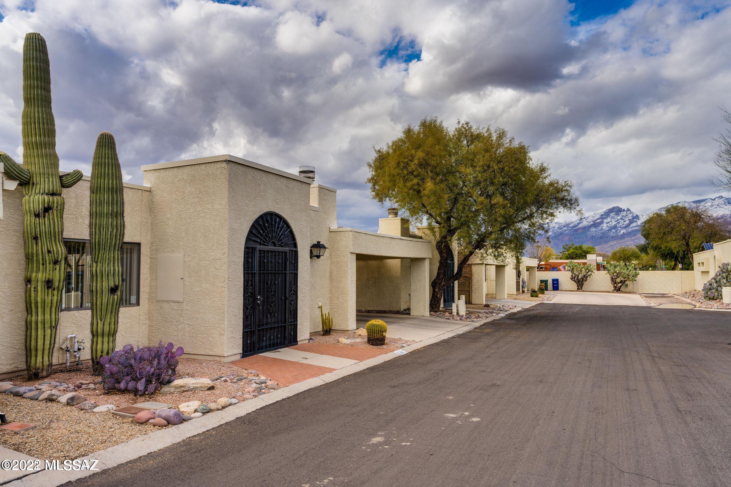 Very Nice Lazy Creek Community, nestled within minutes of the Riverwalk, this community has it all. This 2/2 townhome has an abundance of natural light from every room. The master bedroom has an attached office space or reading nook. The private outdoor space is premium with lots of room and plenty of storage. The community pool is located close by. All pets must be preapproved by owner with extra security deposit. Good Credit, Background and Income Required.
