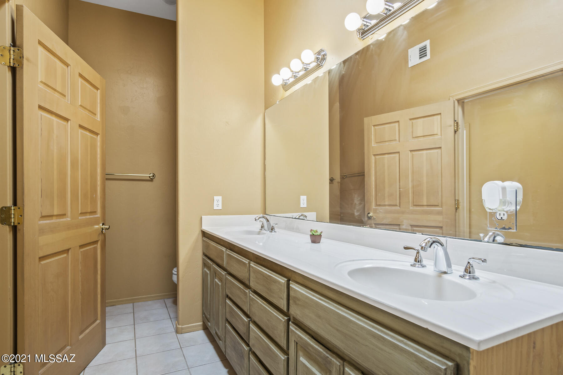 Loma De La Vista Verde (1-38) - Residential