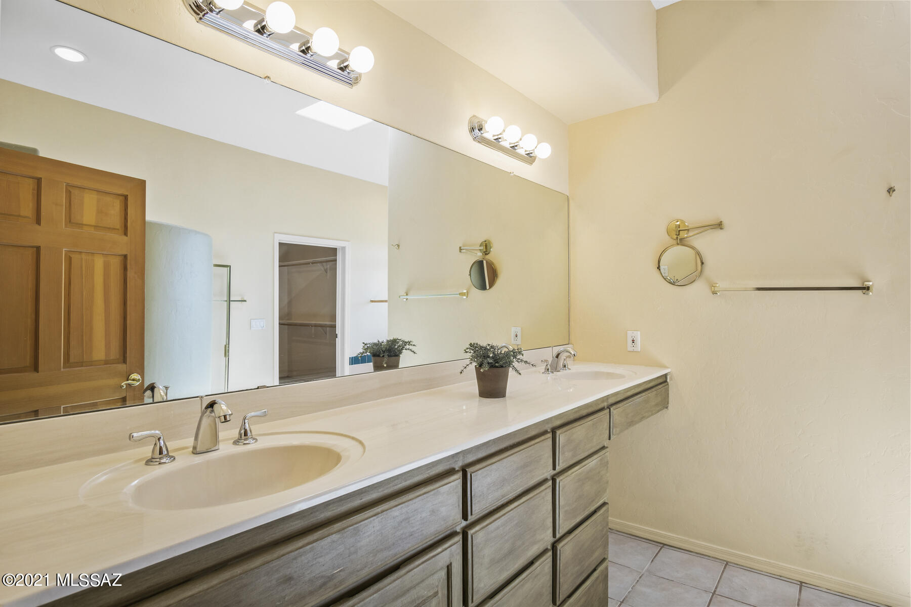 Loma De La Vista Verde (1-38) - Residential