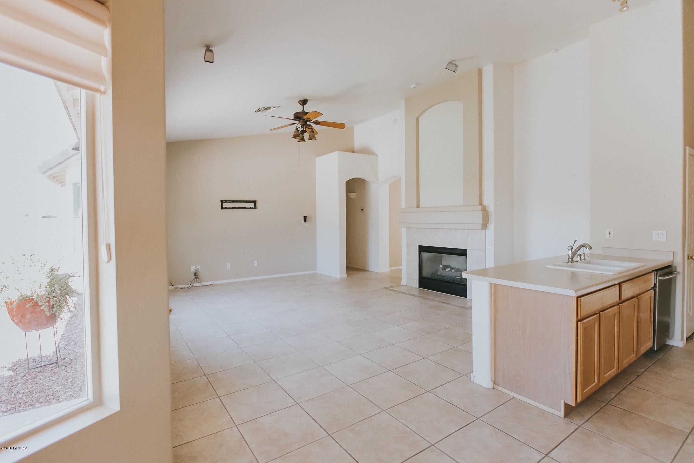 Cancion De La Luna (1-88) - Residential Lease
