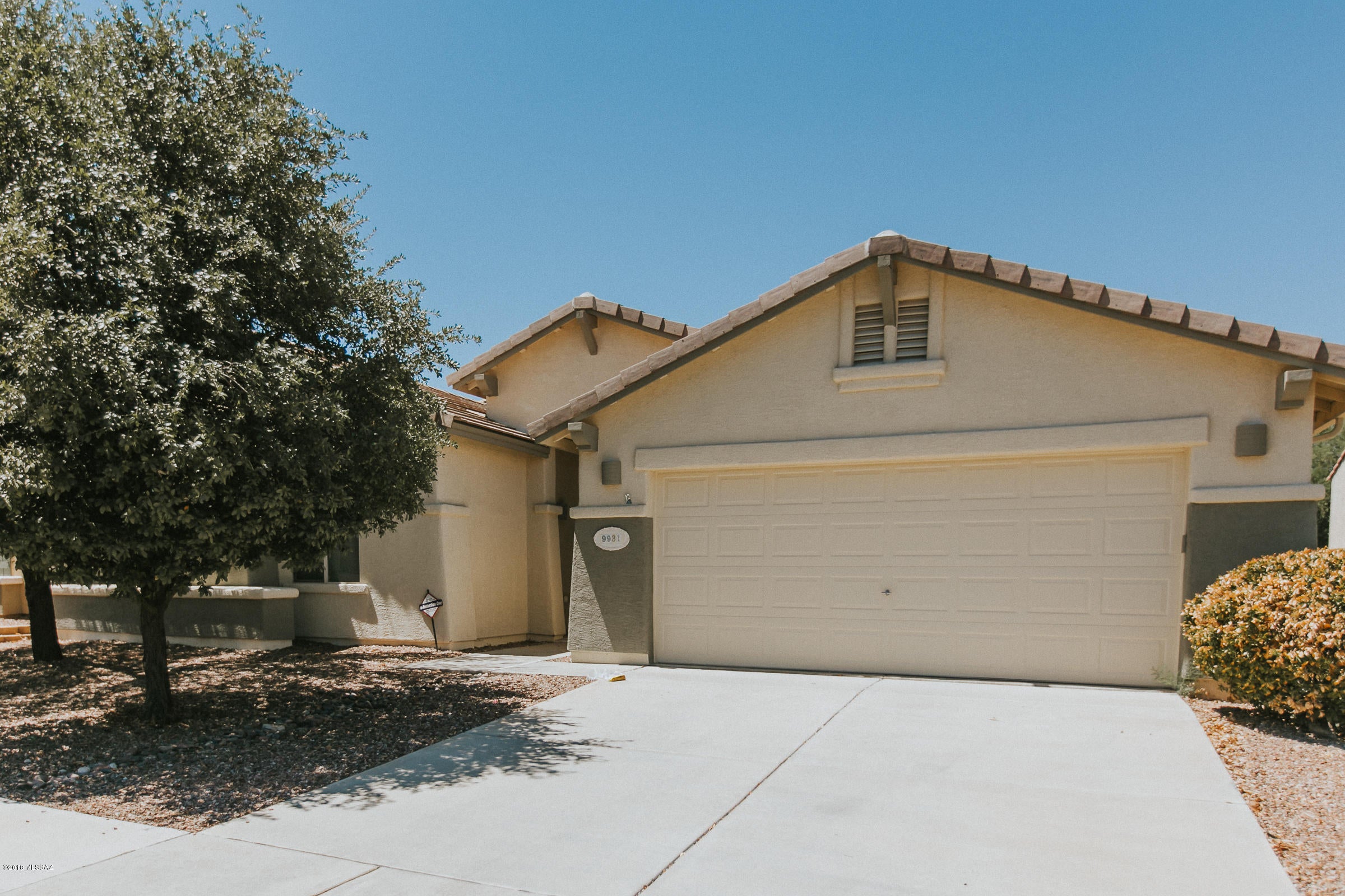 Cancion De La Luna (1-88) - Residential Lease