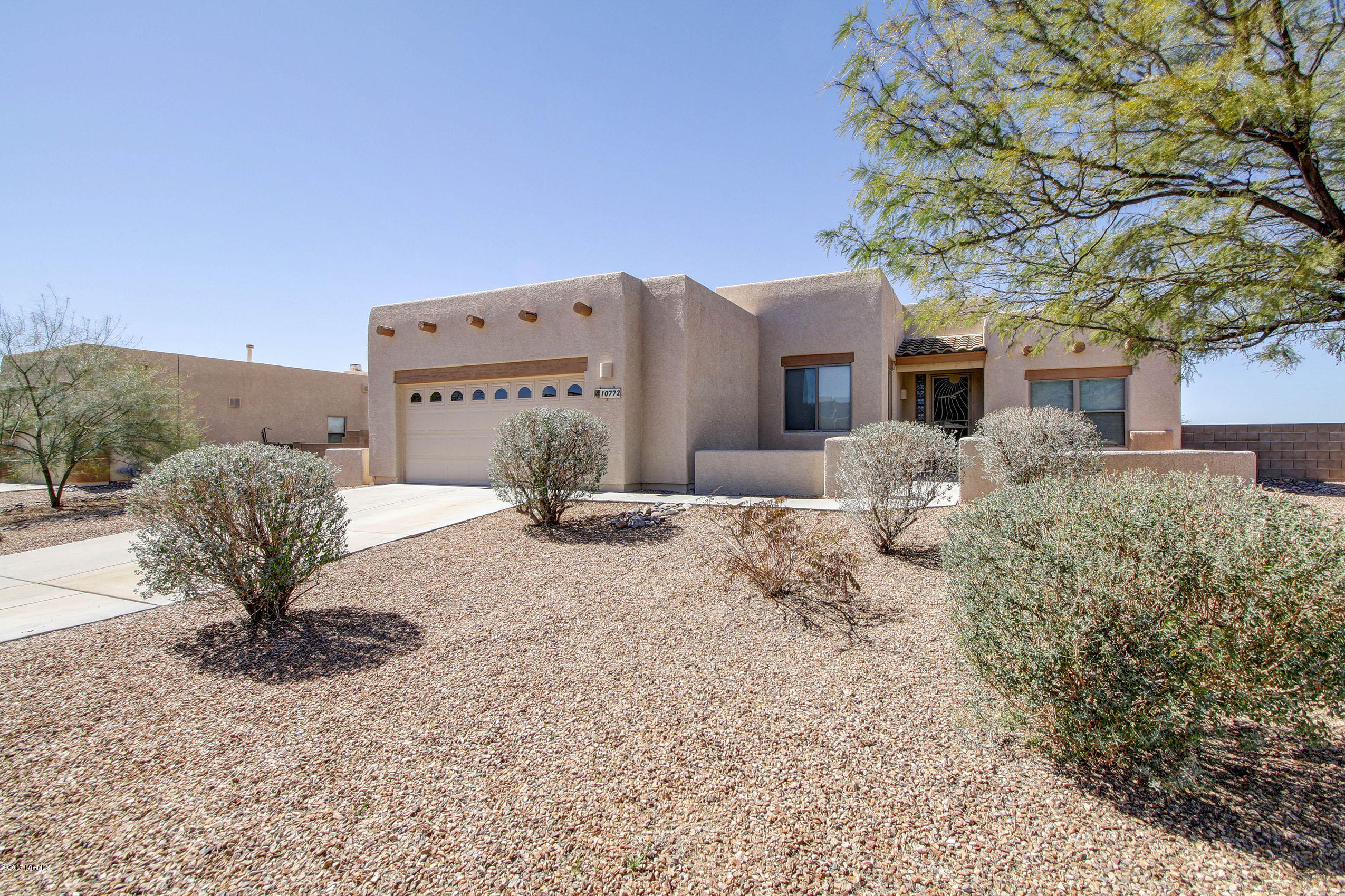 Beautiful home on near third of an acre lot in Award Winning Vail School District. Oversized 2-car garage. Roof coating and exterior paint were done 2 years ago. Large screened in back patio with large walled backyard. Outbuilding in backyard can be used as a workout room, work shop or storage. Refrigerator, washer and dryer all convey. Drip system conveys as-is. Easy commute to DMAFB, Raytheon and I-10.