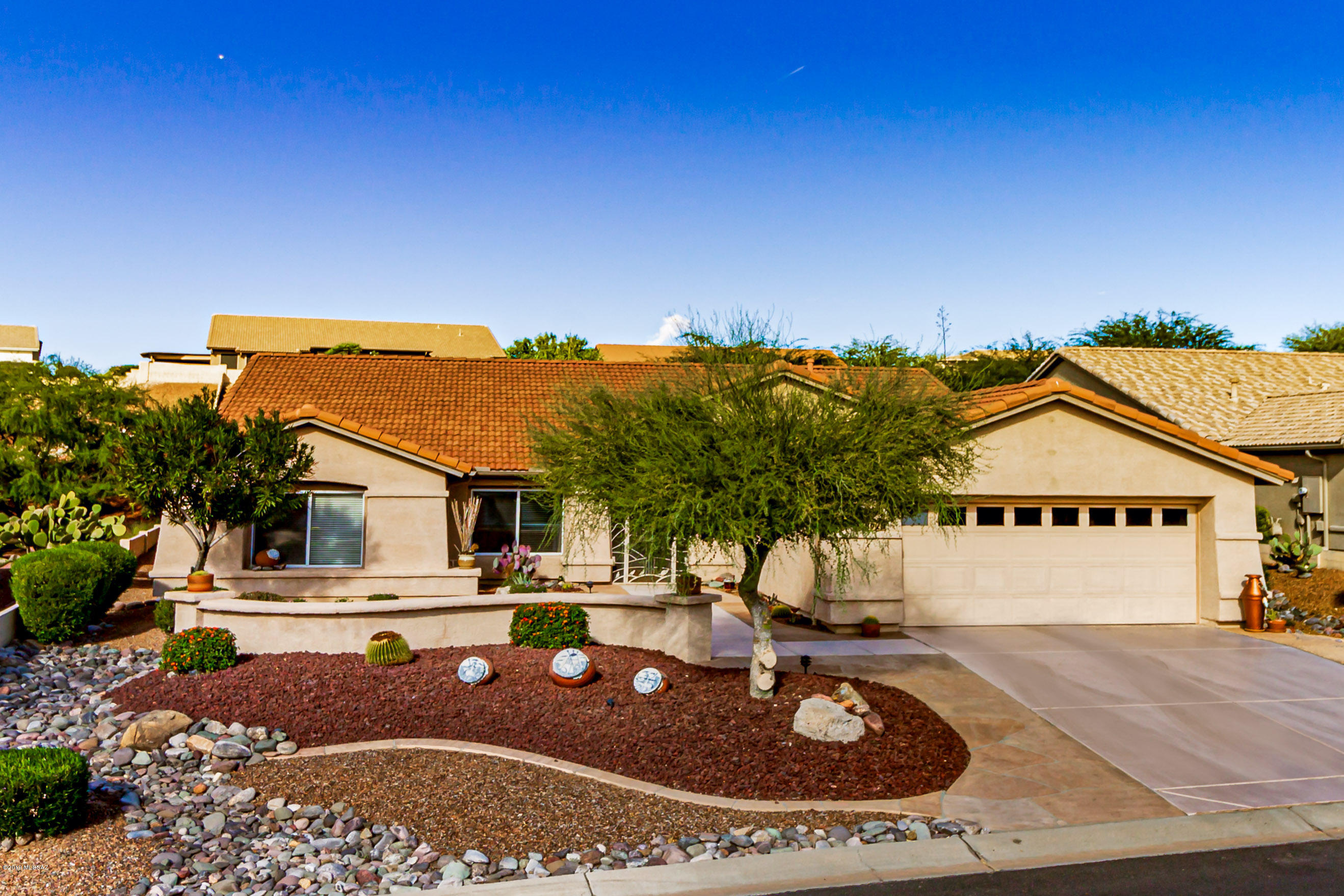 This MONTANA model is located on a quiet street and conveniently located to the Mountain View complex with two restaurants, pool, golf course, craft rooms and library.  Enjoy relaxing at the end of the day on your front patio with Catalina Mountain views.  This two-bedroom 2 baths & den floorplan has a large living area perfect for entertaining.  You will spend many hours on the large covered patio which opens to a private backyard with a parklike feel.  This home has been loved and cared for by the original owner. Interior freshly painted.