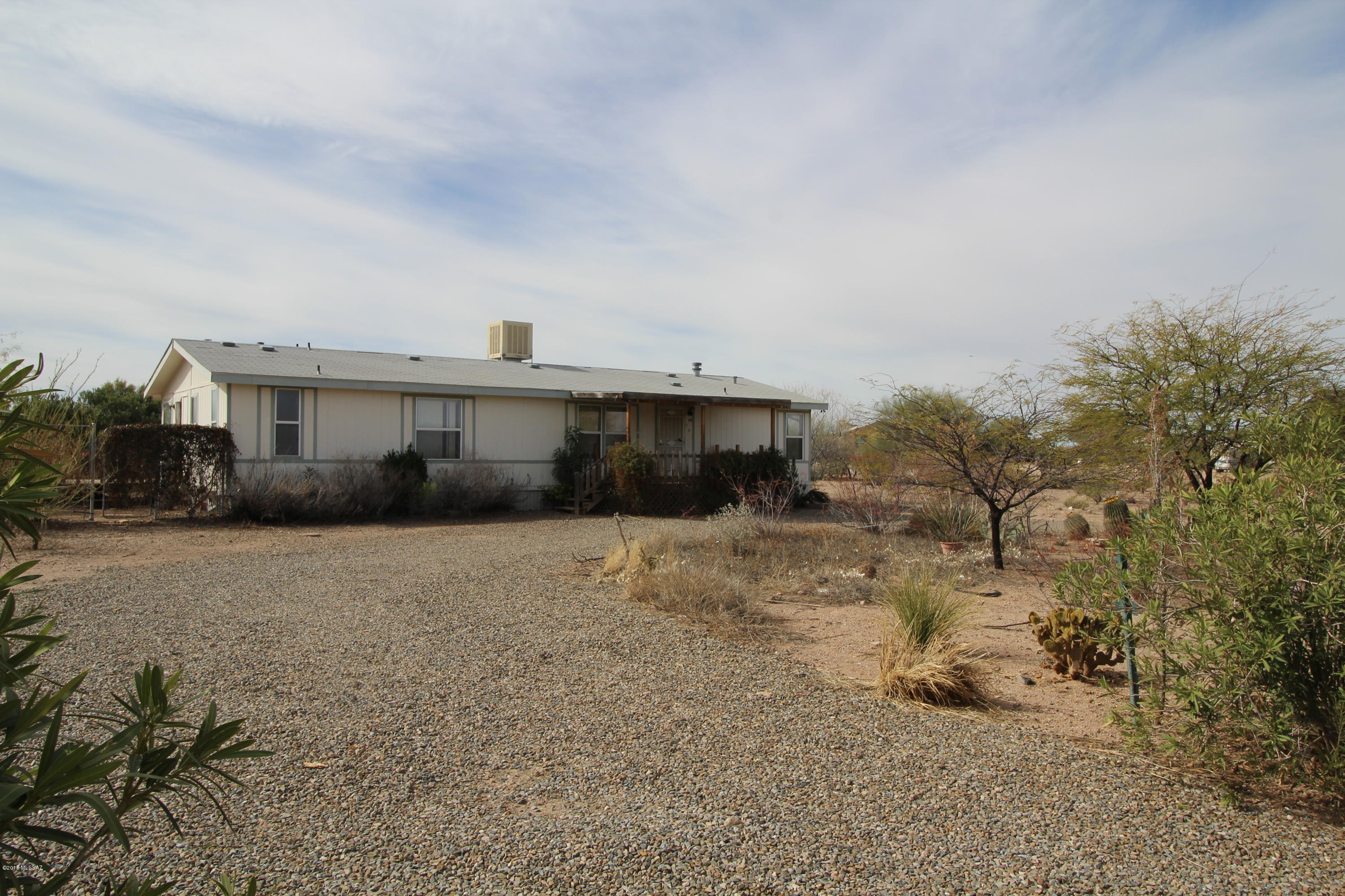 An acre of country living yet close to everything. Plenty of space in this 4 BR/2 BA doublewide MSFR. Bring the horses and your toys. Nice mountain views,plenty of kitchen cabinets, ceiling fans and large garden tub in master bath.