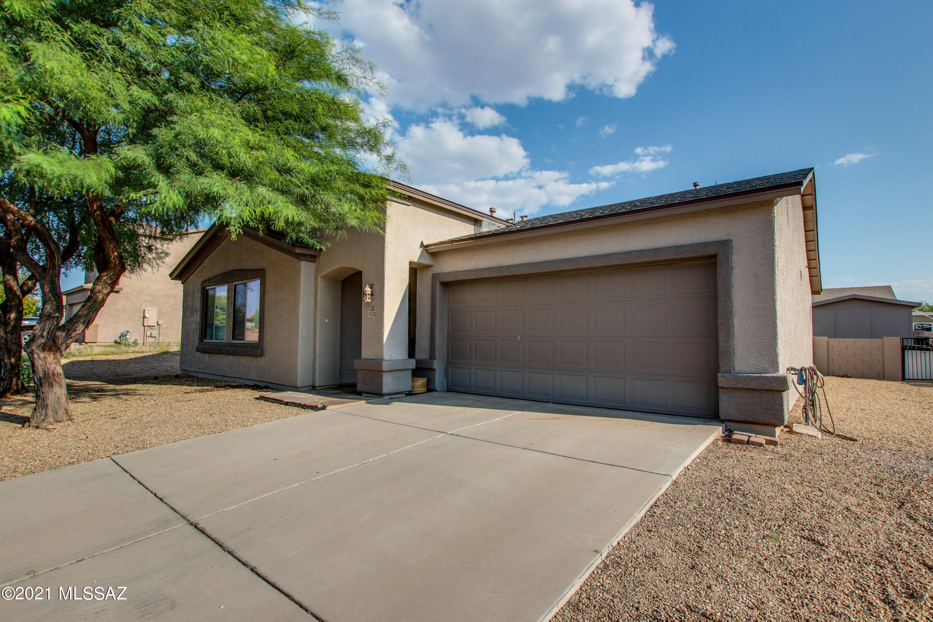 Great 3 bedroom 2 bathroom home located in a quiet southwest desirable community. Open floorplan with ample natural light, expansive great room and dining area are directly off kitchen floor plan. The master suite has a large walk in closet. Home is energy efficient  equipped with solar panels.