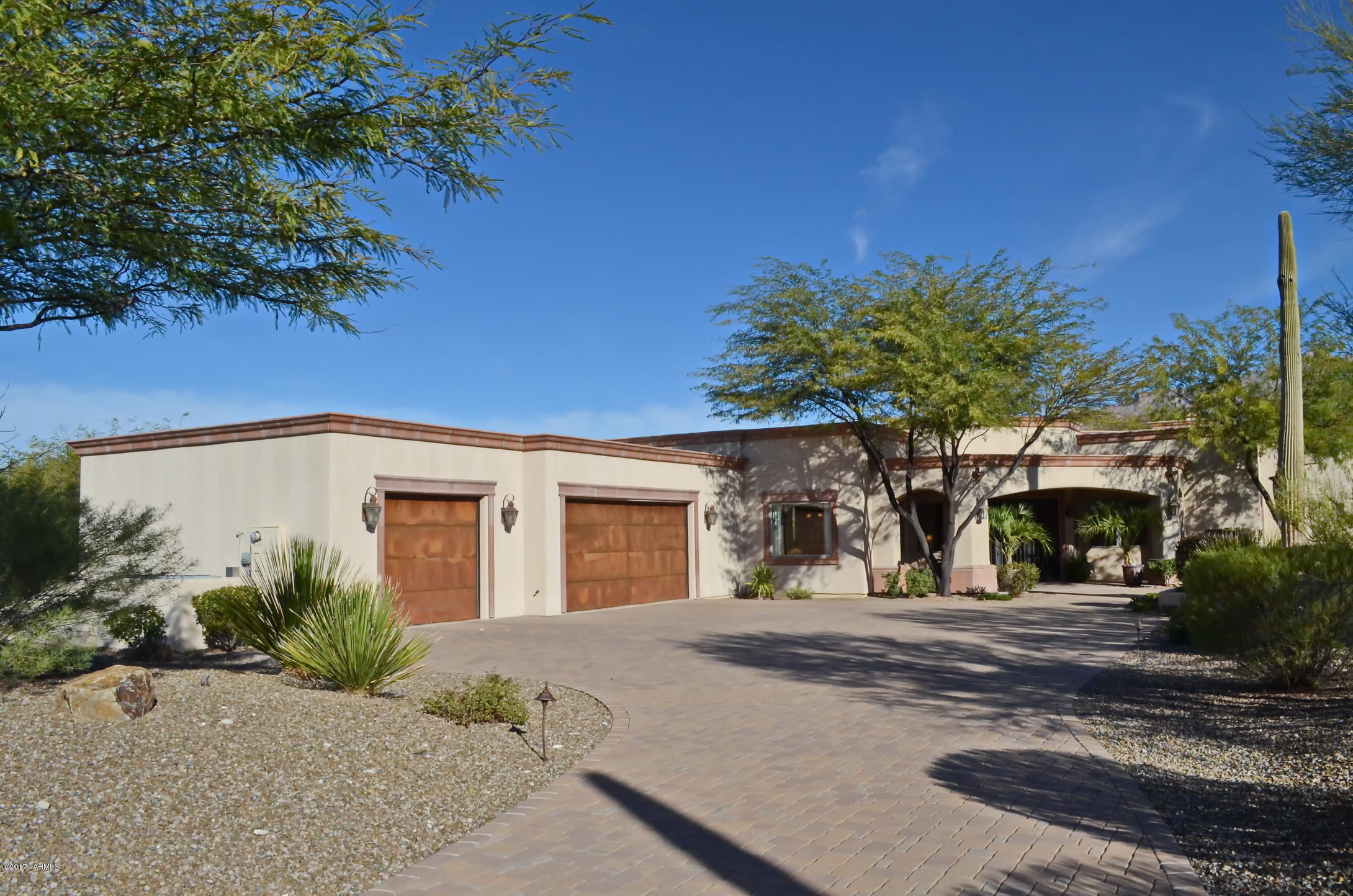 Impecably maintained, private, Mediterranean style home on 3.3 acres, 4,585 sq.ft. living area,  in gated, Central Catalina  Foothills community.  Custom solid Alder doors and cabinets throughout.  Split 4 bedroom, 4 bath plan, beautiful pool, yard, patio area with separate spa and large covered porches that enjoy direct access to the master bedroom, family room/kitchen, guest bedroom and pool bath.  Two of the guest bedrooms have their own ensuite 3/4 baths. Dramatic, broad views of the Catalina Mountains and famous Tucson sunsets. Photos don't do justice to this immaculate, custom built, beautifully designed home. Energy efficient 18 SEER AC units.
PLEASE SEE FLOOR PLAN UNDER ''DOCUMENTS'' TAB.