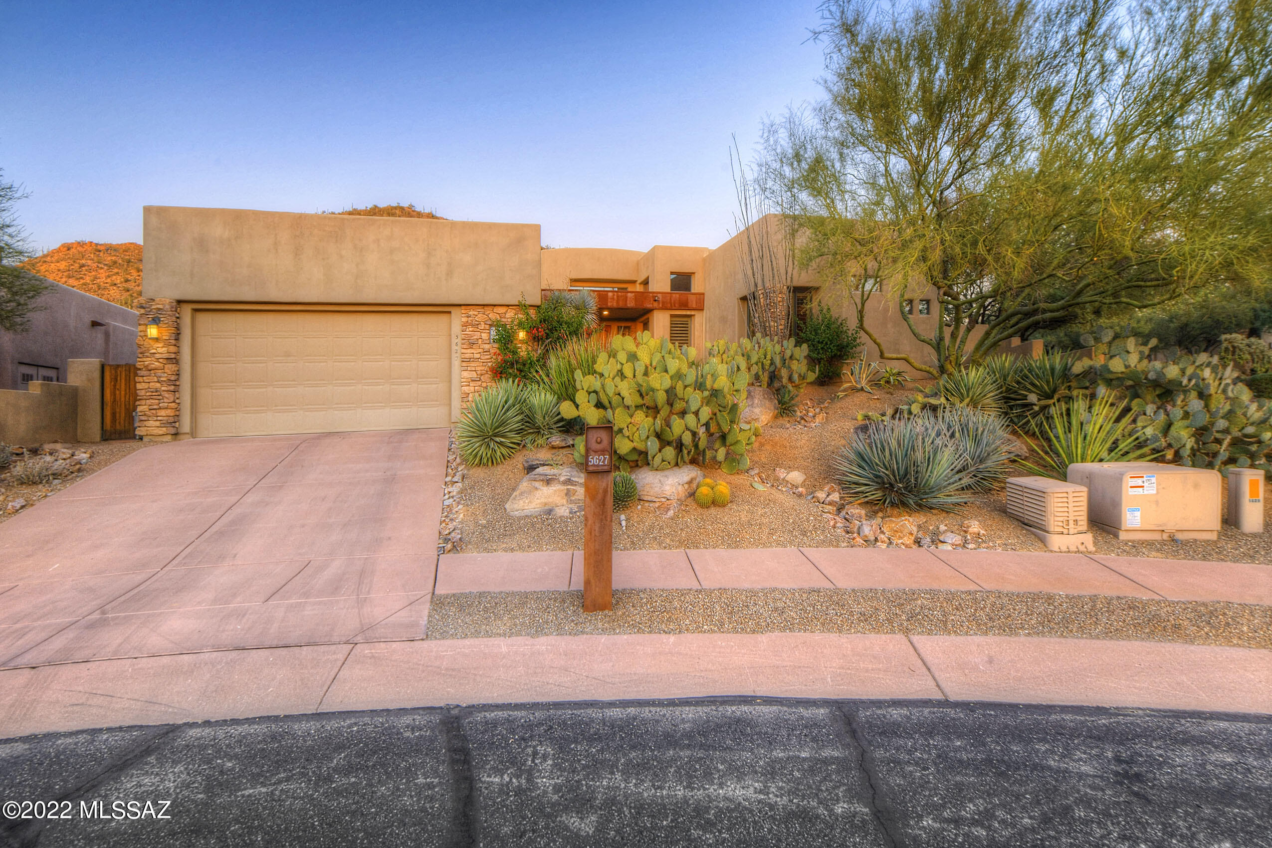 HIGHLY SOUGHT OUT GOLF VILLA IN GATED SOLANA AT DOVE MOUNTAIN! THIS BEAUTIFUL HOME IS LOCATED ON THE GALLERY'S NORTH 18TH HOLE.  GORGEOUS MOUNTAIN VIEWS.  LARGE KITCHEN WITH BEAUTIFUL WOOD CABINETRY, GRANITE COUNTERTOPS, STAINLESS STEEL APPLIANCES,  GAS COOKTOP, BREAKFAST BAR,  TRAVERTINE FLOORING. DRAMATIC ENTRY AND OPEN GREAT ROOM, GAS FIREPLACE, LARGE PICTURE WINDOWS.  TWO MASTER SUITES,  HUGE WALK-IN CLOSET, GARDEN TUB, TONS OF STORAGE, SOARING CEILINGS, PLANTATION SHUTTERS, ALDER DOORS THROUGHOUT,   BACKYARD IS AN OASIS. ONE OF THE LARGEST LOTS IN THE NEIGHBORHOOD, WATERFALL, BUILT-IN BBQ, JACUZZI, PROFESSIONALLY LANDSCAPED, AMAZING VIEWS. THIS COULD BE A PERFECT VACATION HOME. MINUTES FROM THE GALLERY AND RITZ CARLTON.  ALL FURNISHINGS ARE AVAILABLE FOR SALE. THIS COULD BE A TURN