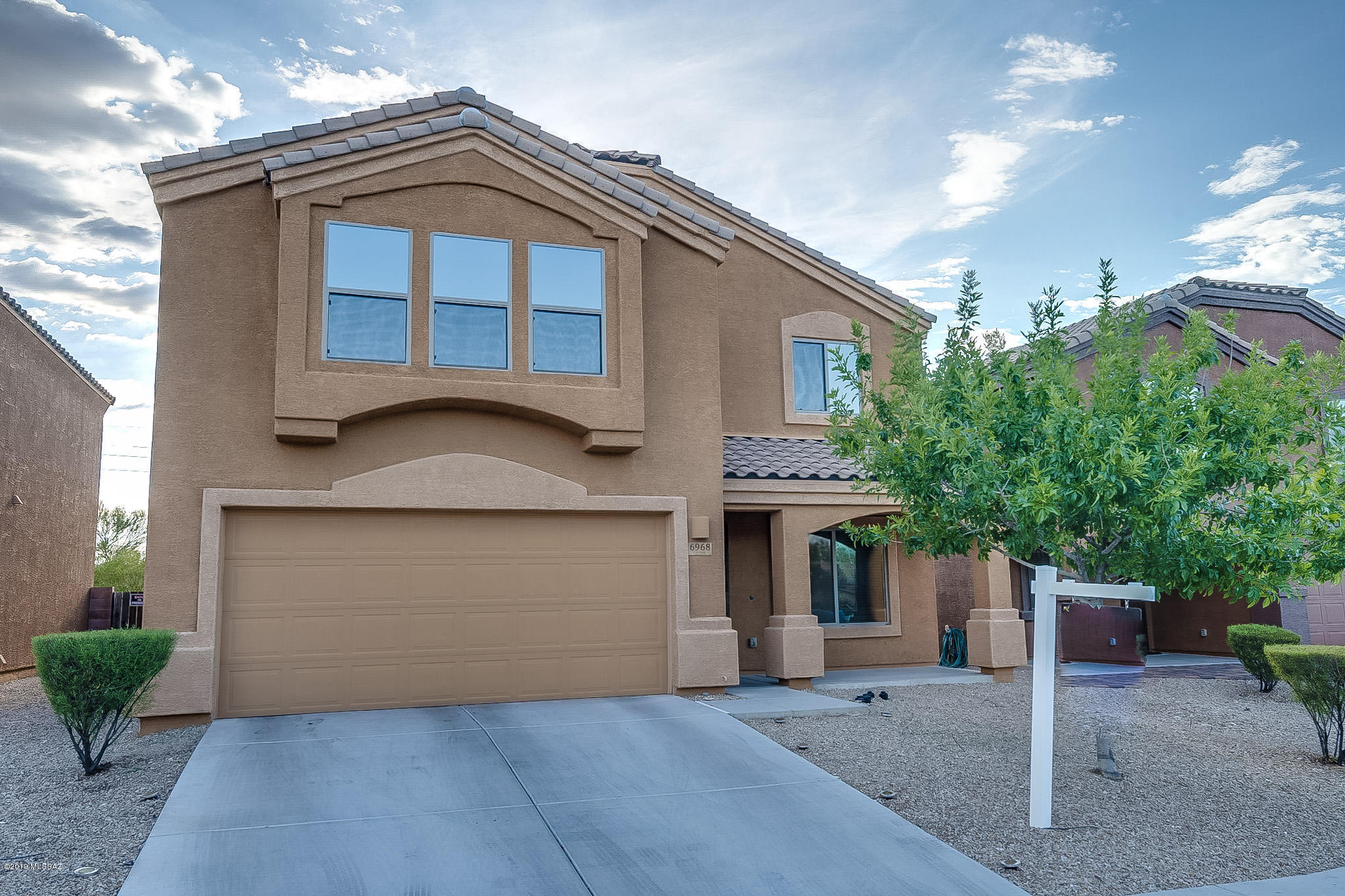 BEAUTIFUL SPACIOUS 2 story home with 4 bedrooms, 2.5 baths and a NICE size LOFT area. Separate living and dining areas, island and breakfast nook in kitchen.  HUGE MASTER BEDROOM has LARGE walk-in CLOSET, master bath features GARDEN TUB & walk-in SHOWER. There's no adjacent house located in rear, a backyard ready to make your own. Located minutes from freeway, a 15 min drive to downtown, in a FAMILY FRIENDLY neighborhood.