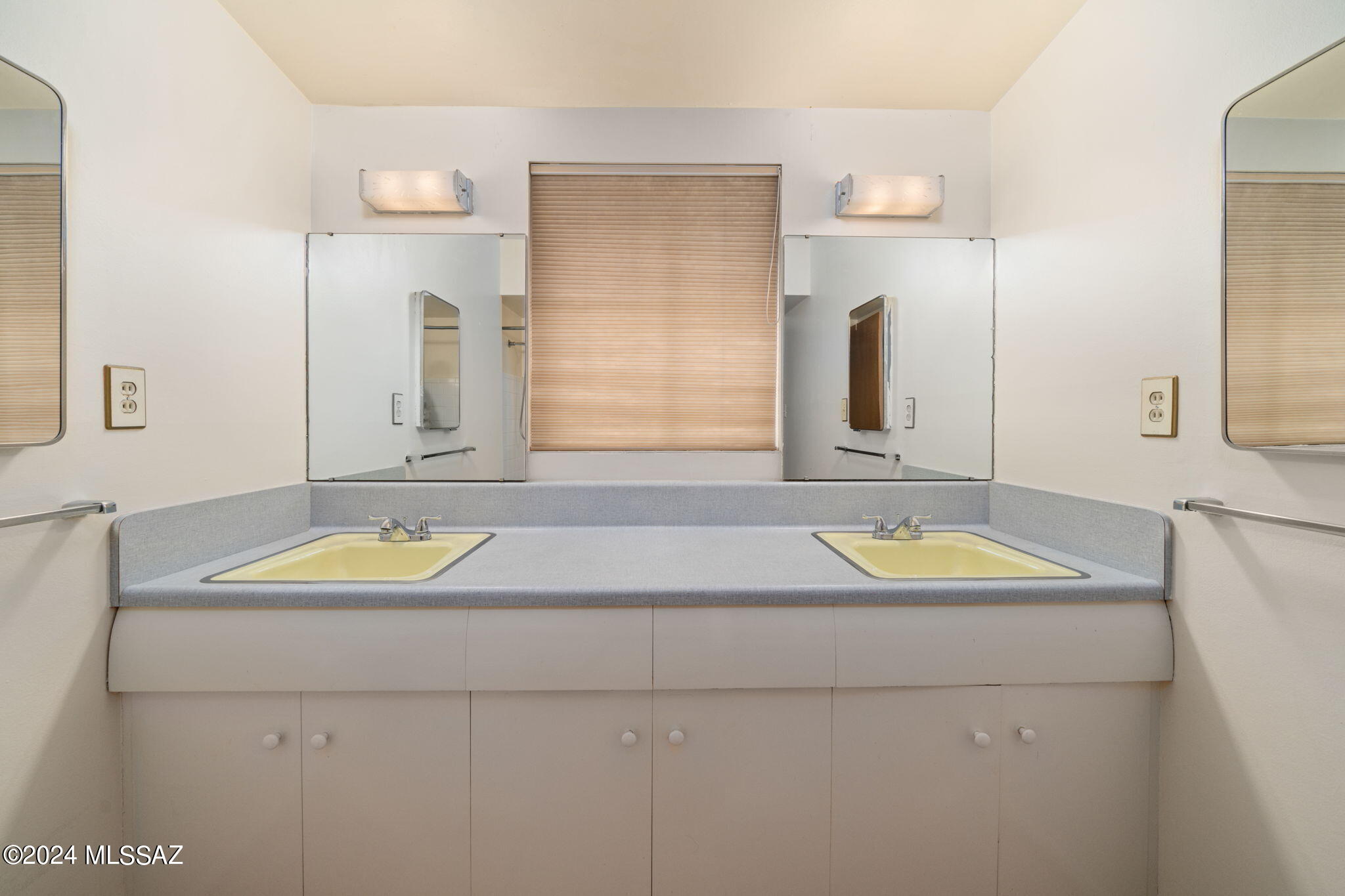 Casas Adobes Estates NO. 3-A - Residential