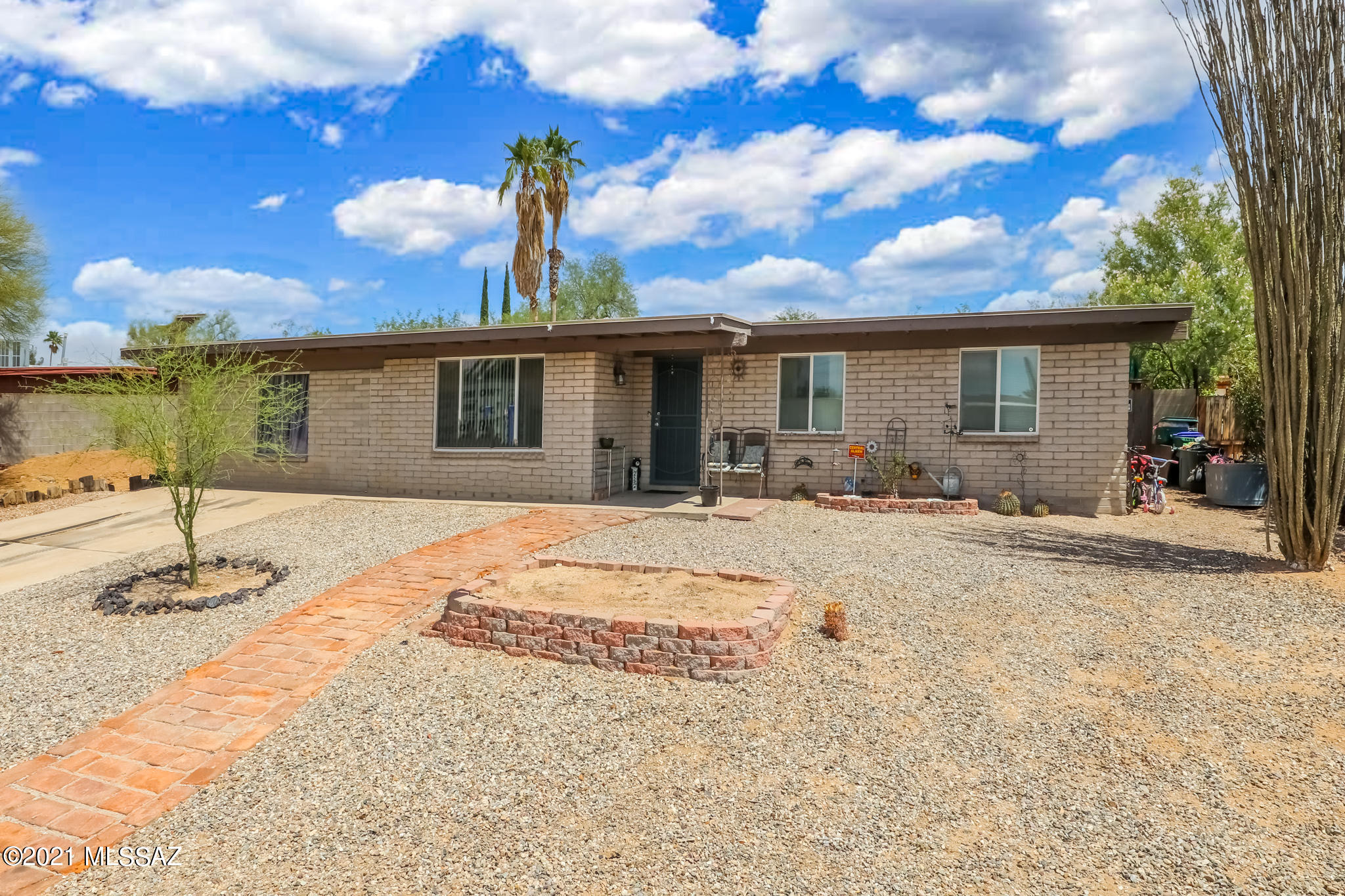 Upgraded NW side home on over a quarter acre lot with no HOA and large backyard.  This is a 3 bedroom 2 bathroom with family/living room, dinning area and a large game/rec room.  Recently updated, flooring, kitchen, bathrooms, HVAC, windows and more.  Great NW location close to shopping, commuting, restaurants, and schools.  This one is move in ready.