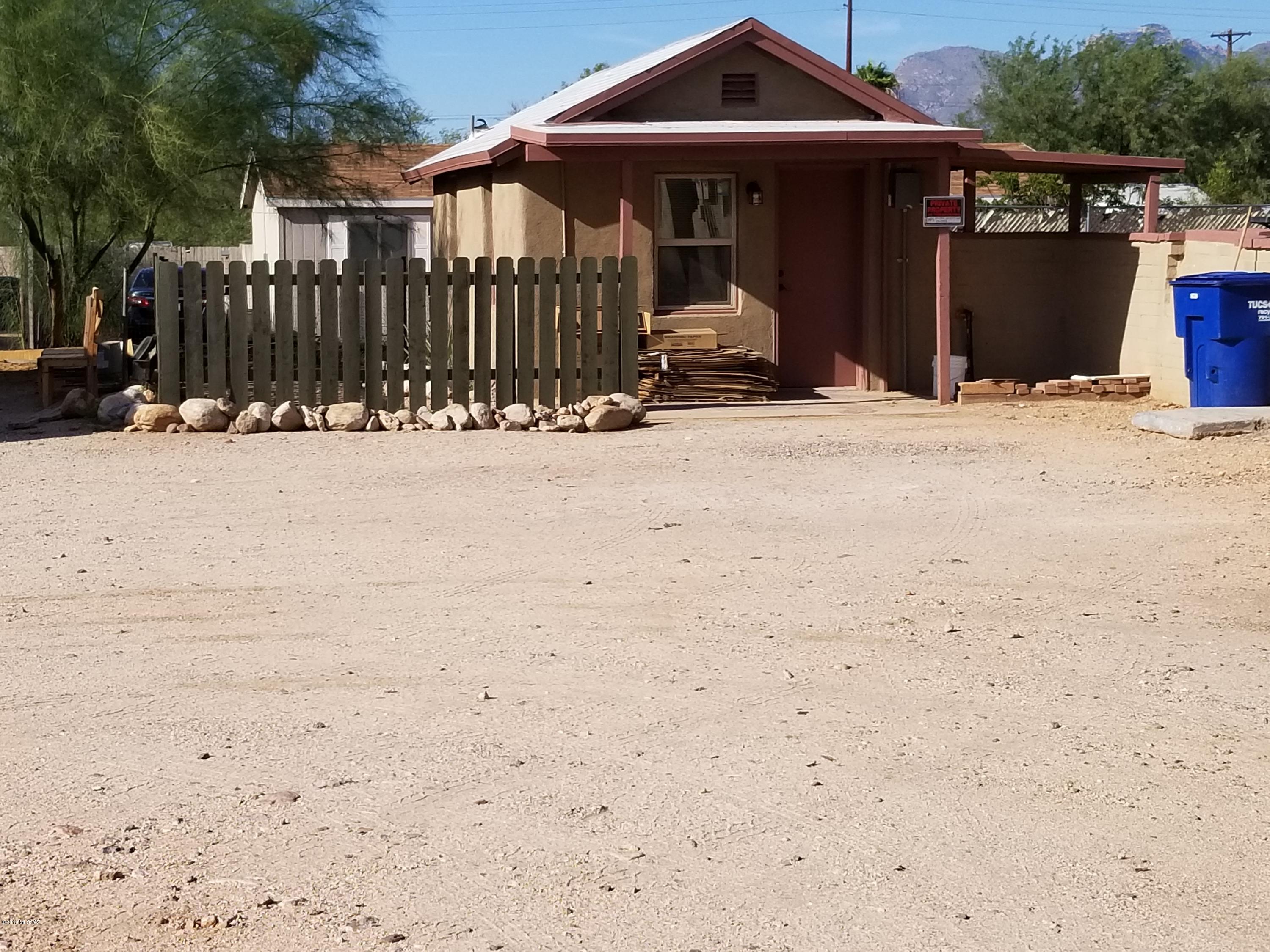 Studio,freshly painted, 2 burned hot plate, refrig, sits on large shared, fenced lot, close to everything.
