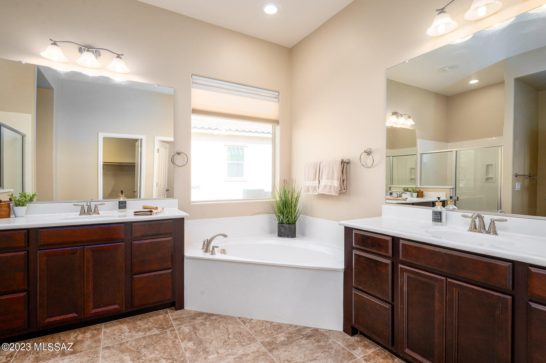 Silverbell West R-10 SQ20140800103 - Residential