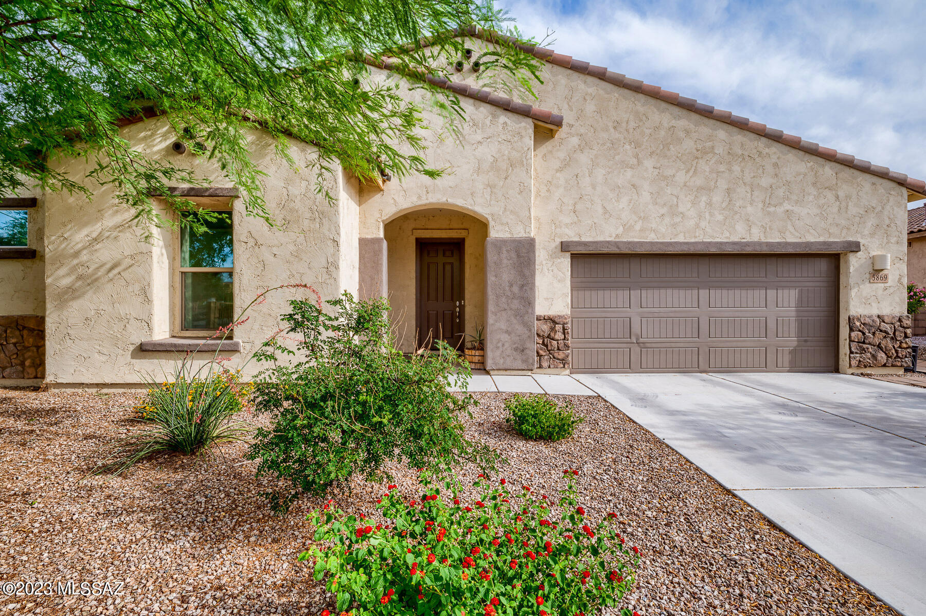 Silverbell West R-10 SQ20140800103 - Residential