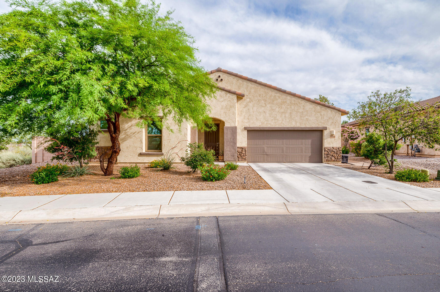 Silverbell West R-10 SQ20140800103 - Residential