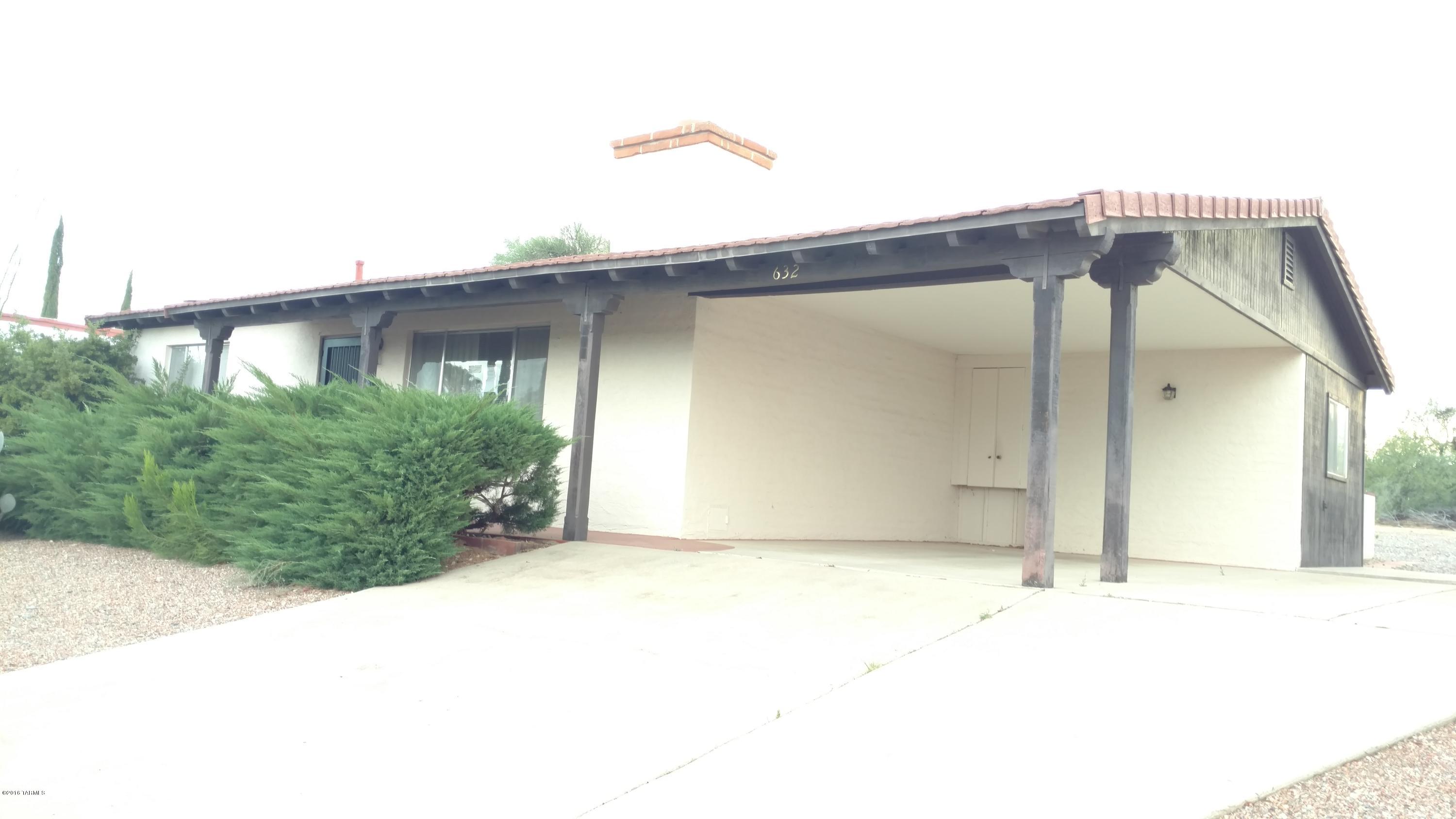 Location Location Location!!!! This Green Valley home is close to shopping, schools, and the freeway. Come see it today!!