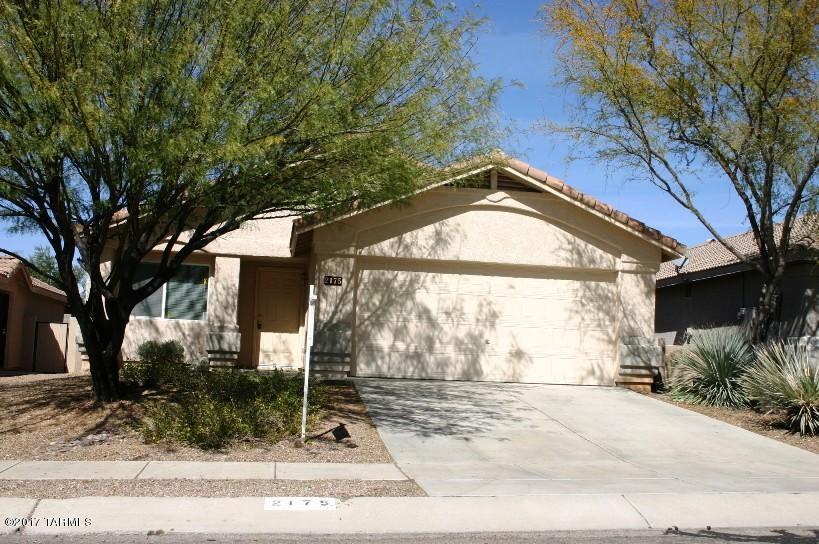 Built 1997, 3 bedroom, 2 bath, with 2 car garage located in highly sought after Vistoso Vistas of Rancho Vistoso Community. Formal living room, dining area, & family room. Ceiling fans in family room, master bedroom, and one extra bedroom. Private fenced yard (block wall) with north facing covered patio. The front and backyards are landscaped for easy care with mature plants and trees. Fridge, oven/stove, dishwasher. Utility room w/hookups for washer/dryer. Pets subject to approval. Owner a licensed real estate agent. ***RENTAL RATES REFLECT A $65 CONCESSION FOR TENANT'S AGREEMENT TO CHANGE HVAC FILTERS MONTHLY. RENTAL RATES ARE $65/MO HIGHER THAN STATED W/O CONCESSION***