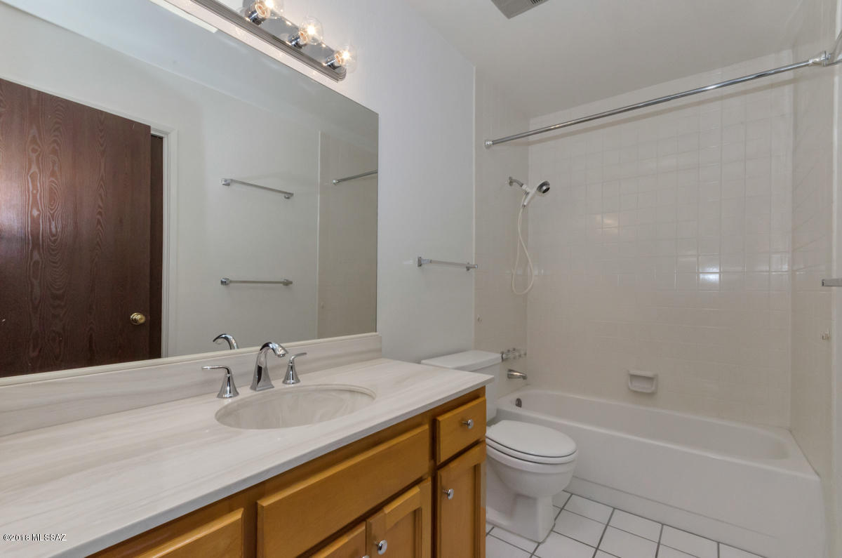 McCormick Place Twnhms Blk I (1-86) - Residential Lease