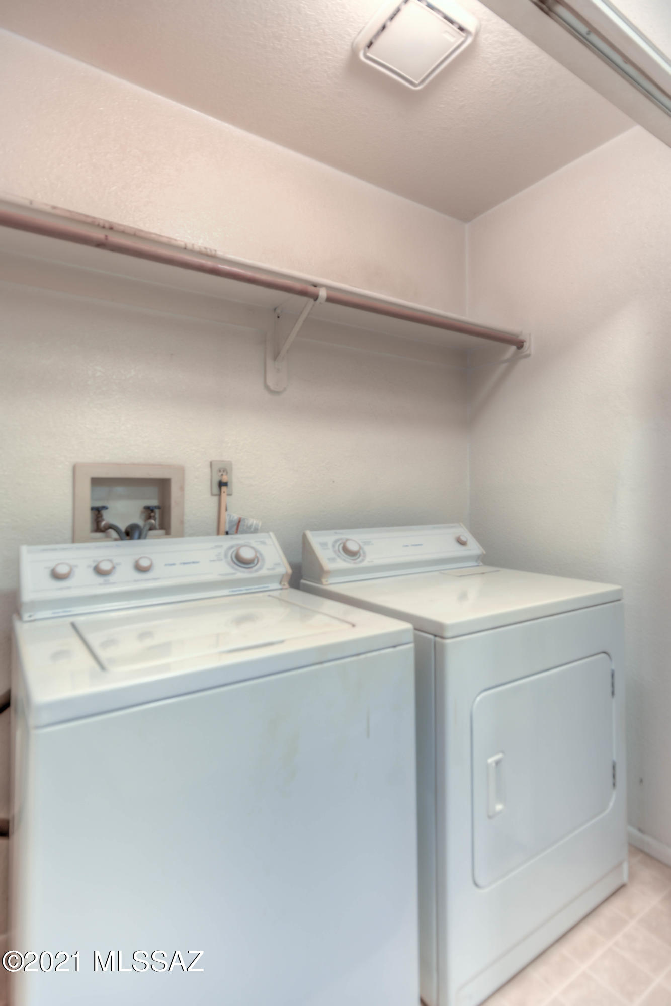 Elliott Homes At Rita Ranch (1-521) - Residential