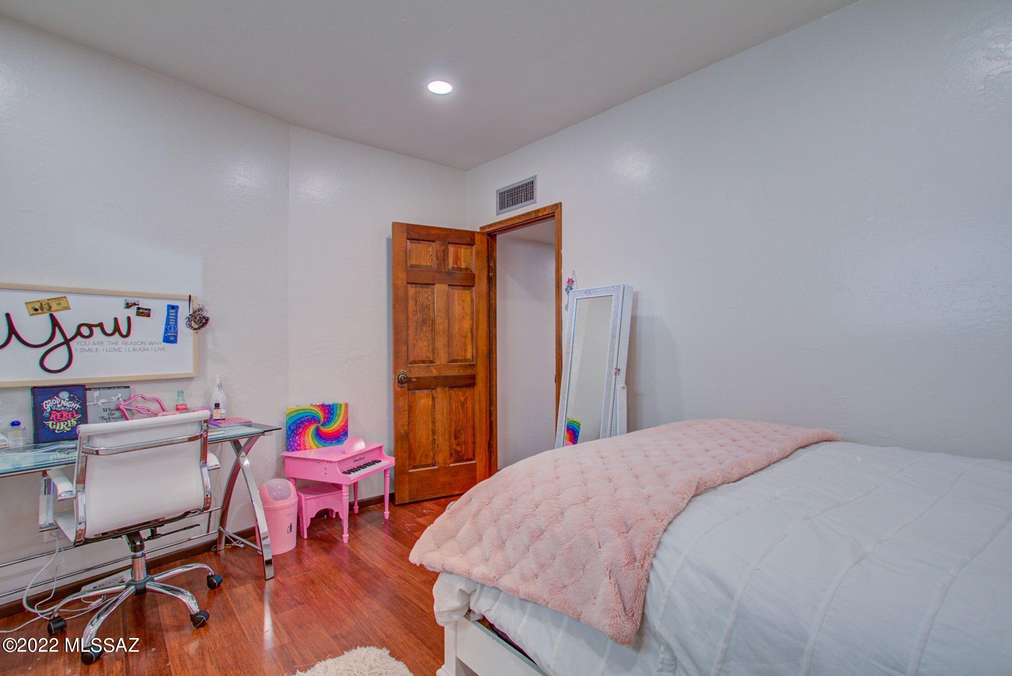 Las Alturas (1-167) - Residential