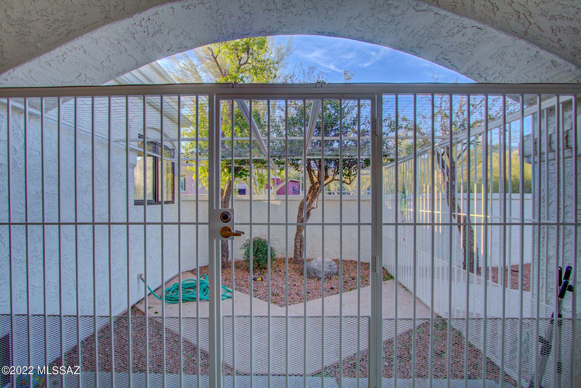 Las Alturas (1-167) - Residential