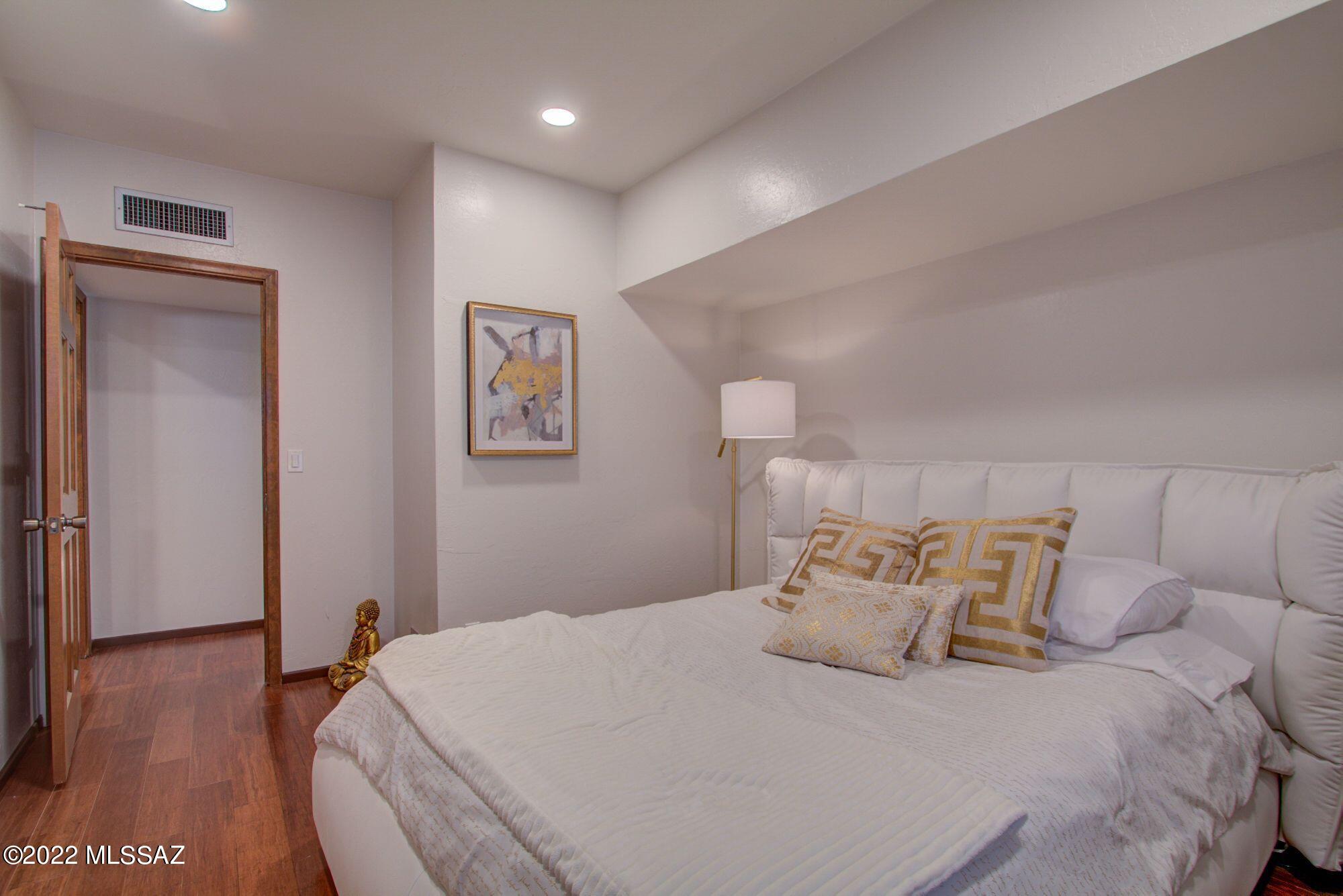 Las Alturas (1-167) - Residential