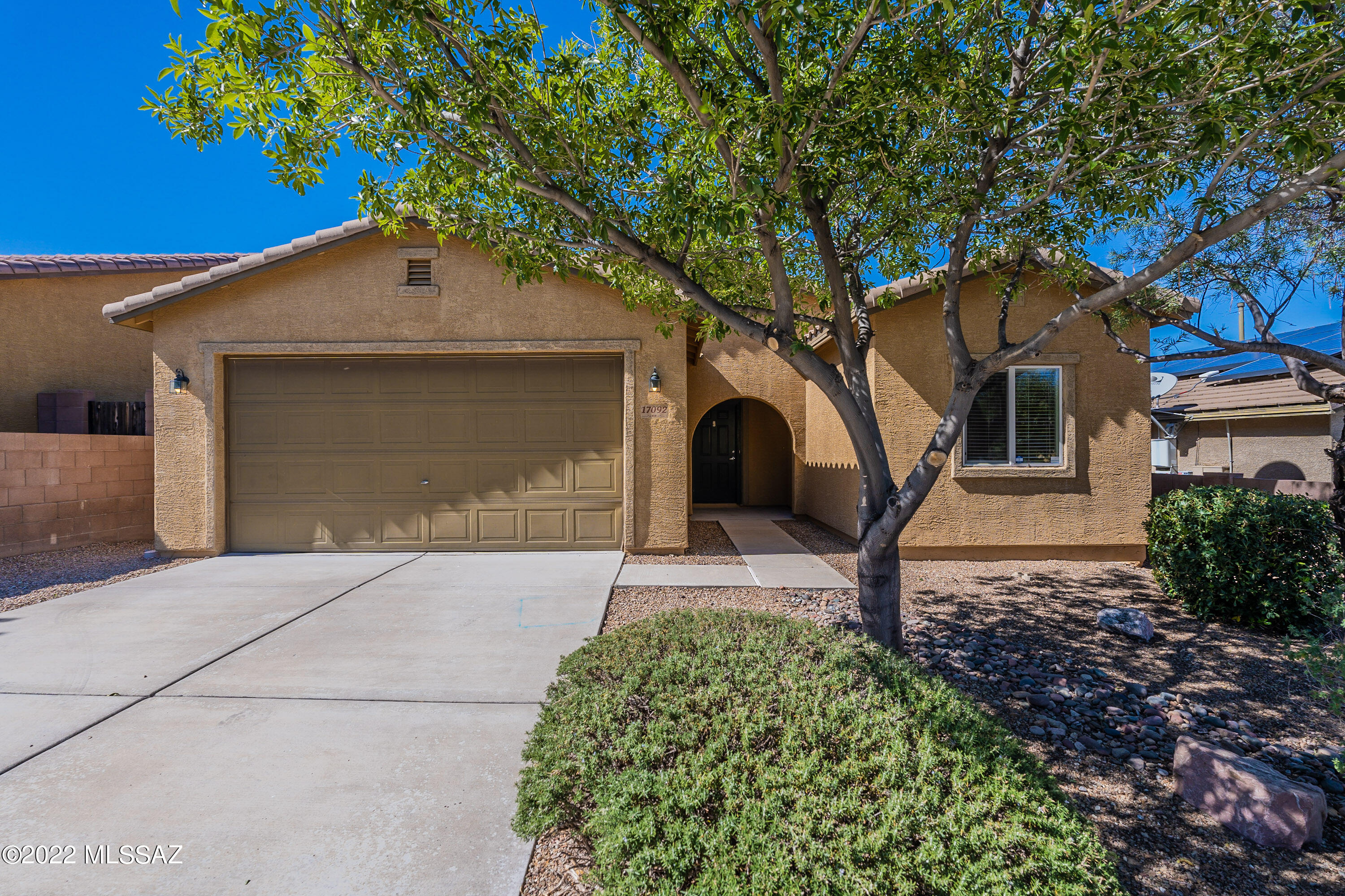 To view this property please paste /copy below link in your browser:
https://secure.rently.com/properties/4064529?source=marketing
Built 2009 - 3 BED 2 BATH - 1814 sq.ft beautiful home located in Corona De Tucson in the Award Winning Vail School District. Home has open floor plan concept. Kitchen opens up to great room with a separate formal dining area. All appliances included: refrigerator, oven/gas stove, built in microwave, dishwasher, washer/dryer. fresh interior custom paint , new wood plank floors. Large bedrooms, master bedroom has large walk-in closet, master bath has garden tub with stand alone shower and double sinks with granite counters. Beautiful back yard with covered patio opens to artificial grass with pavers. Pets are subject to approval. Pet rent $25/mo. per pet SECURITY DEPOSIT $ 2,542.50. Call Leasing Office for more information at 520-209-2800 or email us at: info@tucsonresidentialpm.com. To apply for this property please click on link below:https://tucsonresidential.managebuilding.com/Resident/rental-application/new