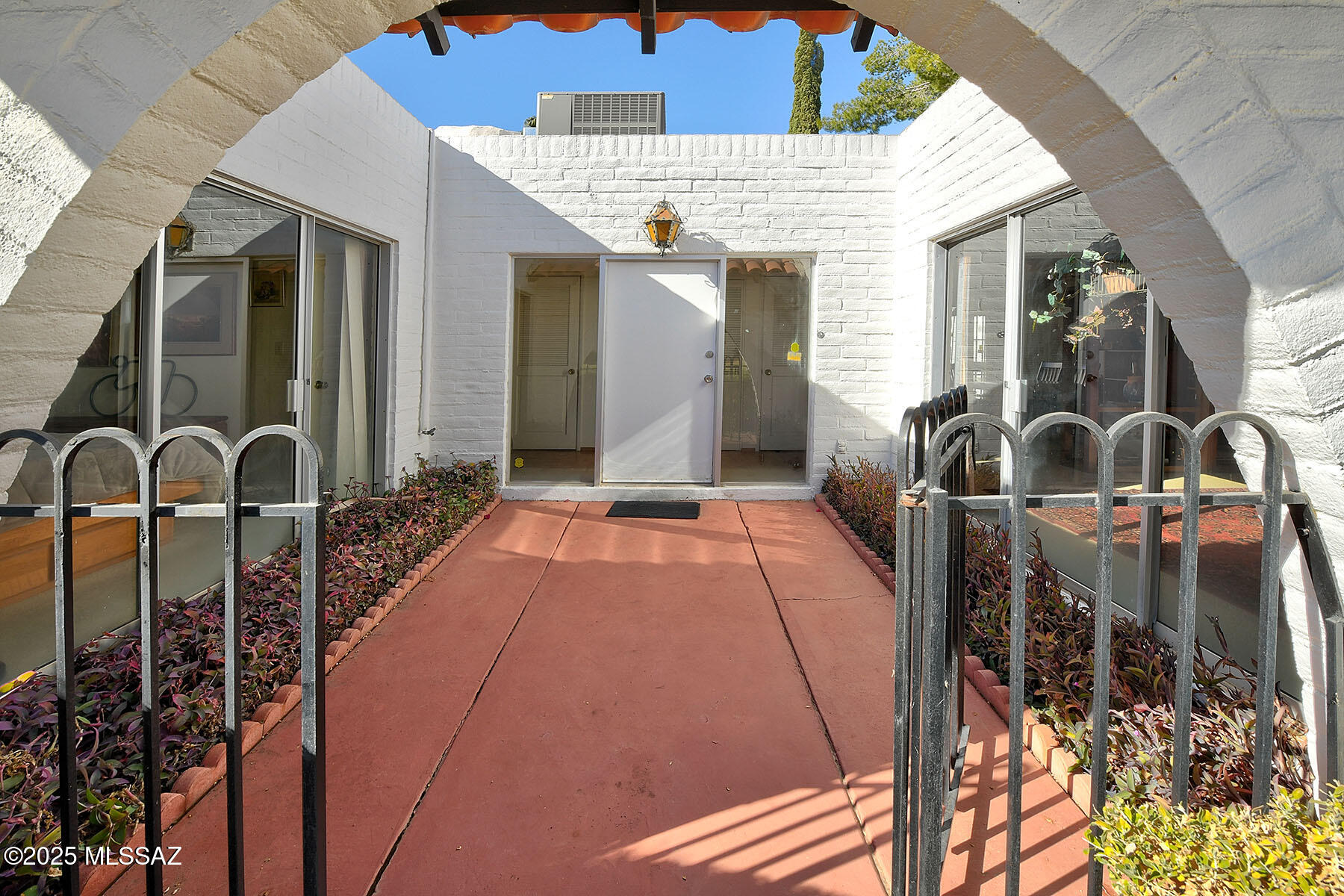 Las Lomitas (1) - Residential