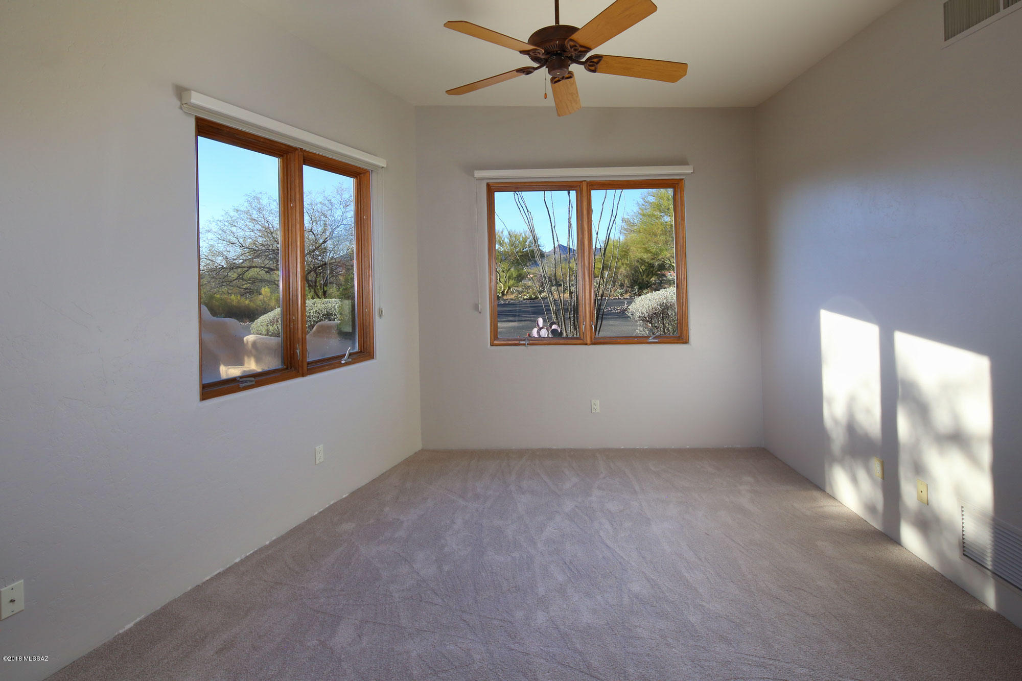 La Cholla Airpark - Residential