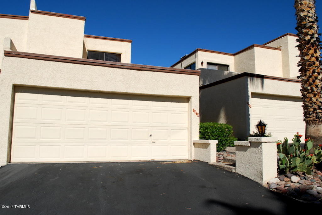 Rare Opportunity to rent in Sabino Sunrise Townhomes. 2 storys. 3 Beds 2 Bath and 1483 SQ FT. This bright, open and airy townhome just got new carpet, paint, as well as counters in the kitchen and both bathrooms. The living/kitchen/dining area has cathedral ceilings and tons of natural light. Kitchen has mexican tile breakfast bar. Open air staircase leads to master suite with awesome east and north Catalina Mountain views and has walk in closet. Master bath has dual sink vanity and new tub enclosure. Easy care backyard with mountain views and covered patio. Central A/C, full size W/D, 2 car garage. Community has pool and hot. Catalina Foothills Schools, Walk to Sabino Canyon Rec Area and quick drive to Ventana Canyon. Home is offered as NON-SMOKING. Pets subject to owner approval.