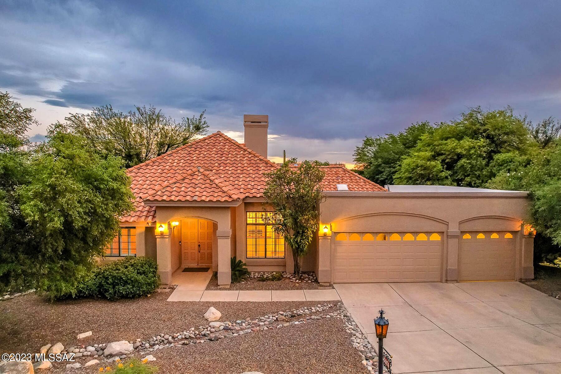 Sought after Casas de Ventana! Classic Mediteranean style Foothills Gem. Rarely available Single Story on Large Lot w/ huge backyard. Over 2500 sq ft on one level w/ Pool & Spa, Large 3-Car Garage w/ new Epoxy Coated Floors & Evident Pride of Ownership. Travertine Flooring, Soaring Ceilings w/ Open, Bright Floorplan. Beautifully designed Chef's Kitchen w/ Breakfast Bar, Granite Counters, Stainless Appliances & Ample Cabinetry. 4 Bedrooms w/ 3 Full Bathrooms, including separate Bed/Bath ideal for Guests. Traditional Layout w/ 2 Dining areas, Living Room, Family Room & Cozy Sunken Fireside Sitting Area. Mechanically sound w/ HVAC Units, Water Heater & Pool Heater/Equipment less than 2 Years Old. Flat roofs newly coated w/ 2 Year Warranty. New Interior Paint. Award Winning District 16 School