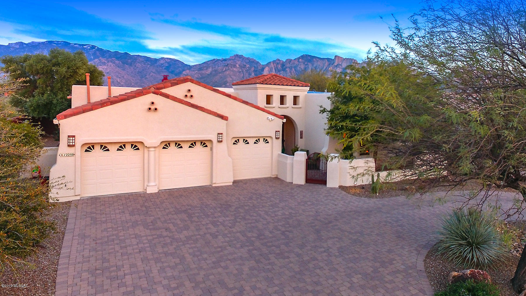 Stunning unobstructed Catalina Mountain Views!  Privacy-no neighbors behind on expansive half-acre lot. One level-no steps. Casita with full bath & separate entrance. Gourmet kitchen features granite countertops, SS appliances & enormous walk-in pantry. Great room has floor to ceiling stone fireplace & custom mesquite mantel.  Pebble Tec pool & spa, outdoor kitchen, large fire pit & multiple entertaining areas are surrounded by mature southwest landscaping. Beautiful interior courtyard with beehive fireplace is perfect for outdoor living and relaxing. Spacious master suite with luxury bath, circular paver driveway, butler pantry, storage galore—too many features to list. This beautiful custom-built 3bd + den (3,582 sqft) in sought-after Reflection Ridge offers outstanding views throughou