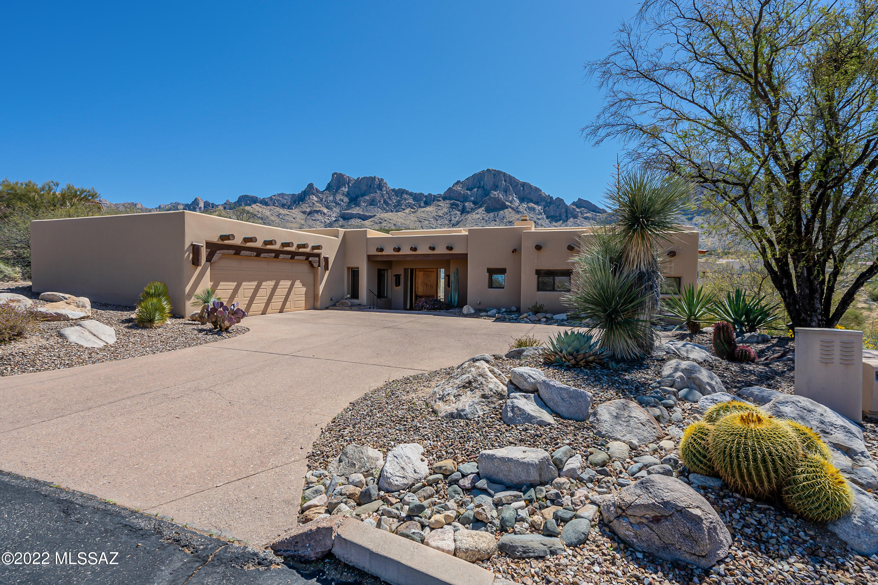 Luxury Home Built into the mountains, 15'ceilings w/exposed vigas, Mexican Stone Flooring, Stone counter tops, viking appliances and unrivaled views situated on a quiet private drive. This house is move in ready and a muct see.