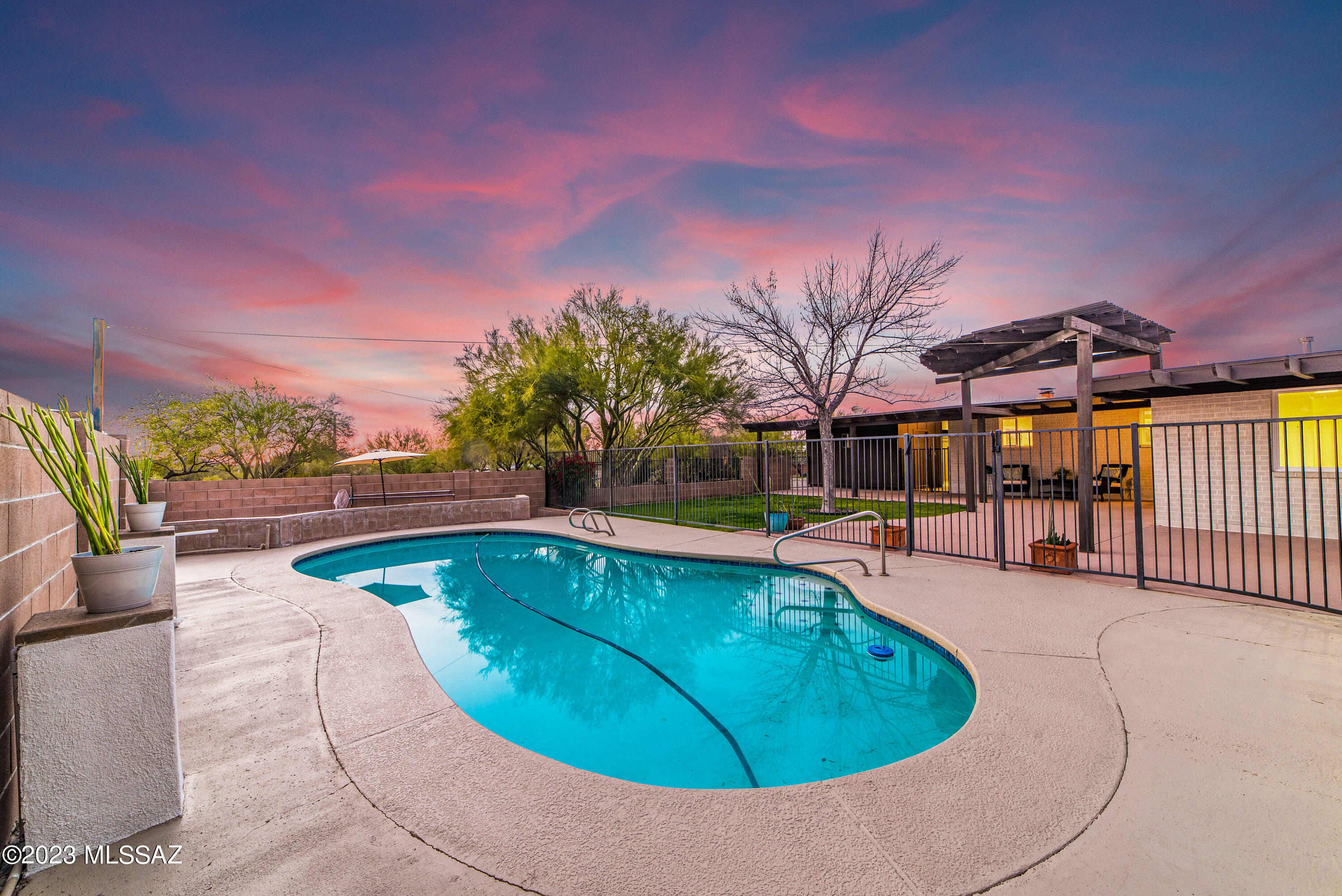 Casas Adobes Estates Resub. (1-67) - Residential