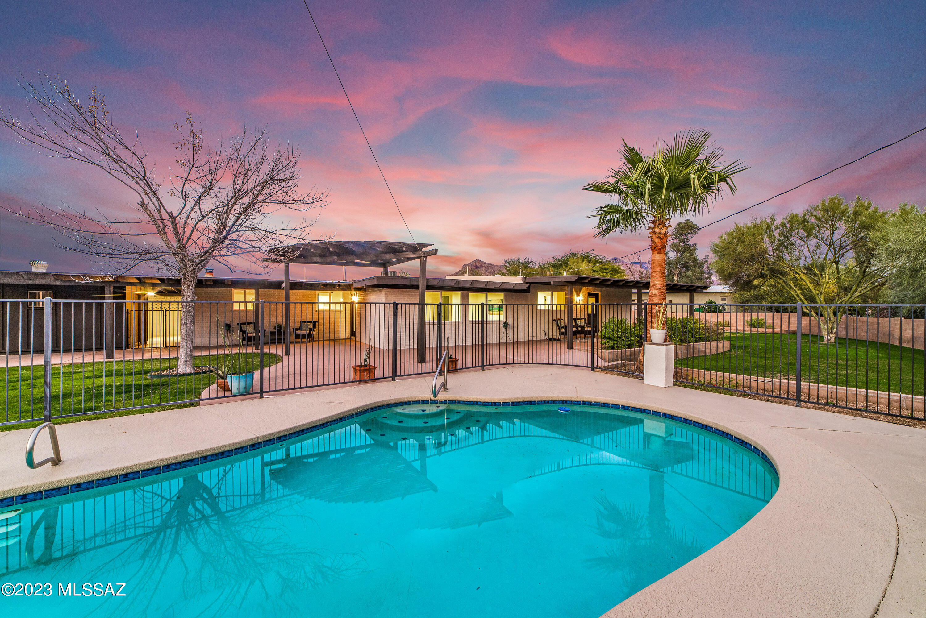Casas Adobes Estates Resub. (1-67) - Residential
