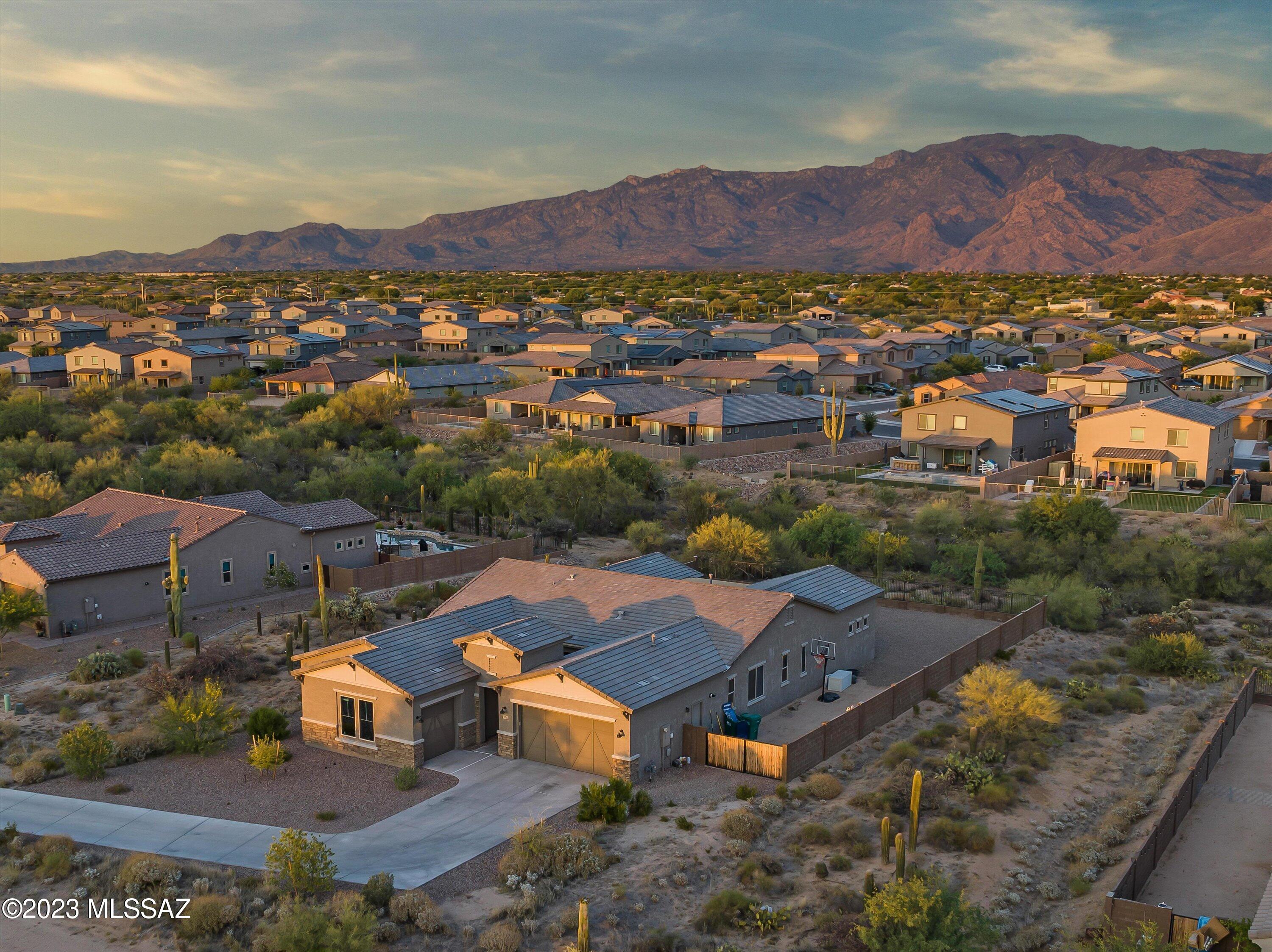 Saguaros Viejos West - Residential