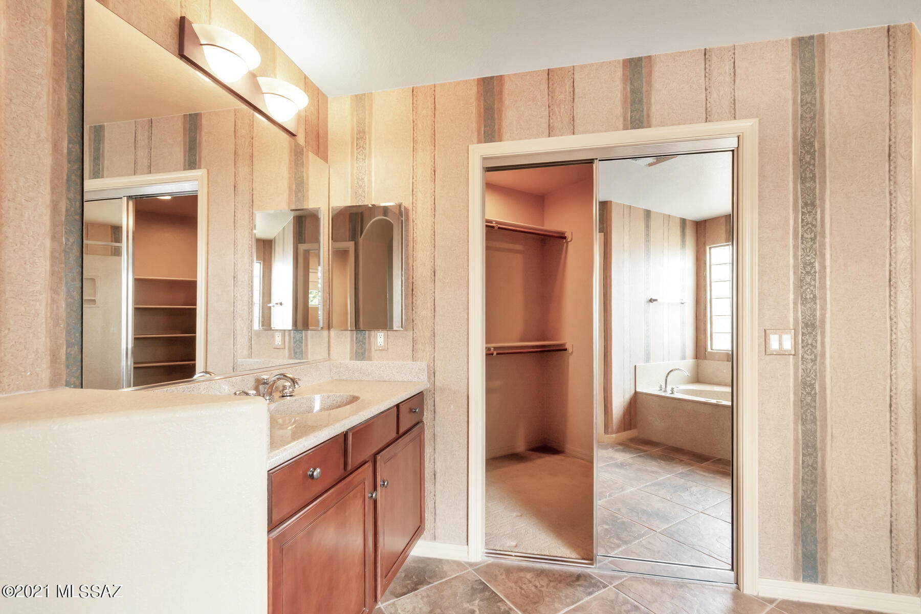 Rancho Del Lago (466-540) - Residential Lease