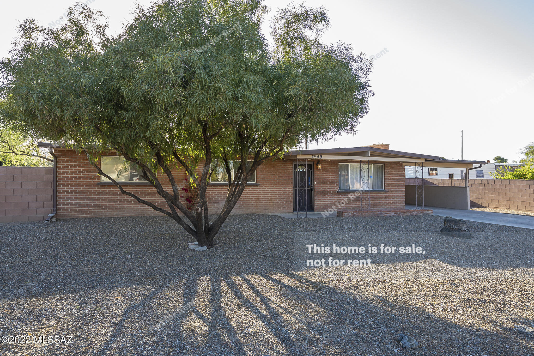 This Tucson home has one story. This home has been virtually staged to illustrate its potential.