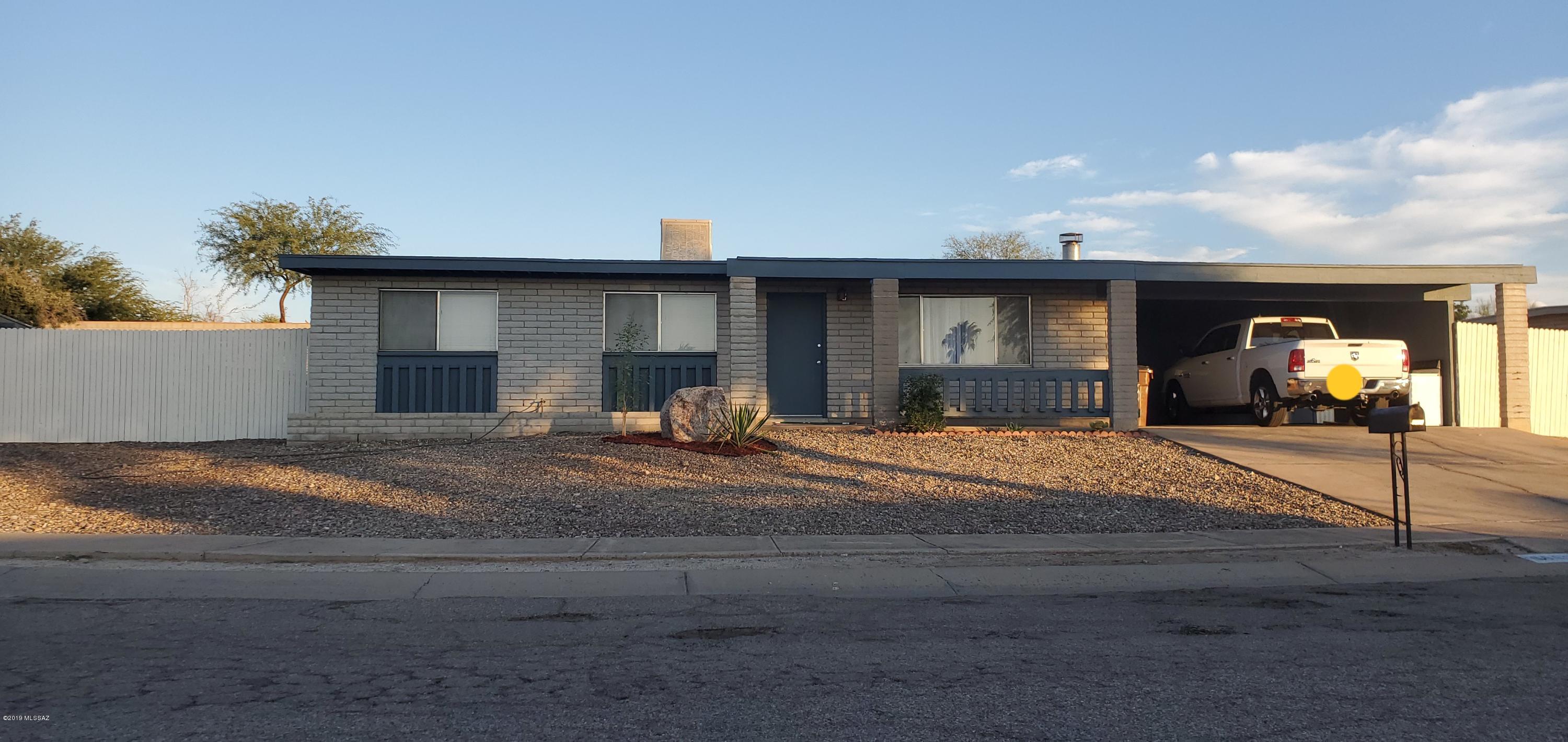 Wonderful opportunity to own this spacious slump block home on a large cul-de-sac lot, close to Richardson
Elementary & neighborhood park. Home offers 3 bedrooms, 2 bathrooms & large separate family room with access door to backyard. Kitchen & both bathrooms have been beautifully updated. Kitchen has new cabinets, granite countertops, & new stainless steel stove, microwave & dishwasher, french doors to back patio. Bathrooms boast new vanities & tile shower surrounds. Fresh carpet &  porcelain tile for flooring. Master
bedroom offers nice sitting room with access to back patio/backyard. Fresh exterior paint, roof just re-coated & fence wooden slats installed for added privacy to large backyard. New plants added improve curb appeal. Don't wait, come see your new home today.