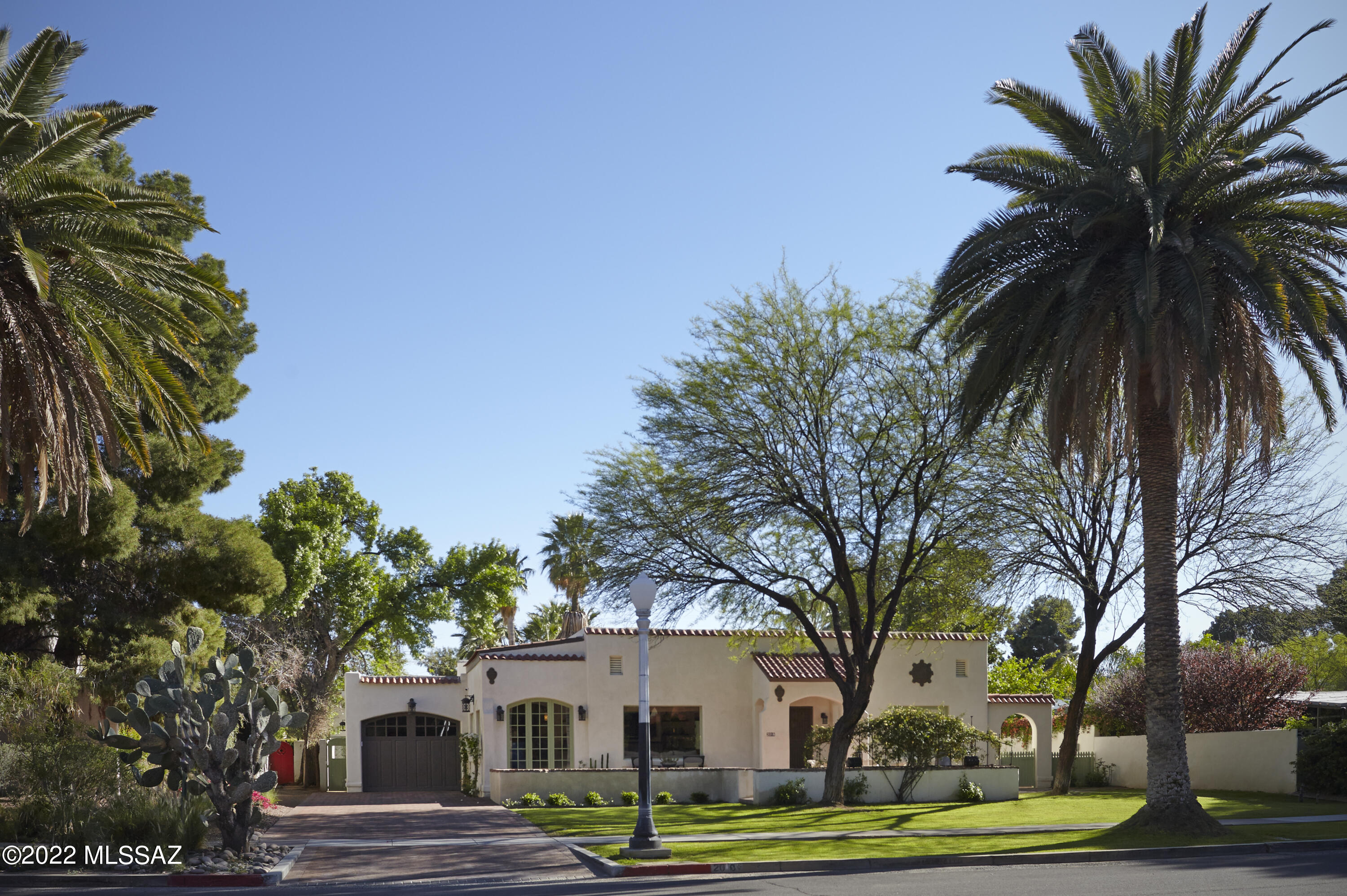 University Manor - Residential