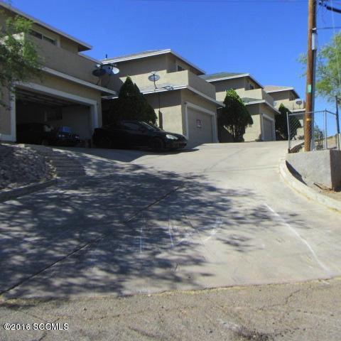 NICE TWO STORY 3 BEDROOM 2.5 BATH TOWNHOUSE EQUIPPED WITH OWN LAUNDRY HAS SEPARATE BACKYARD , NICE CITY AND MOUNTAIN VIEWS , MUST SEE WILL RENT FAST