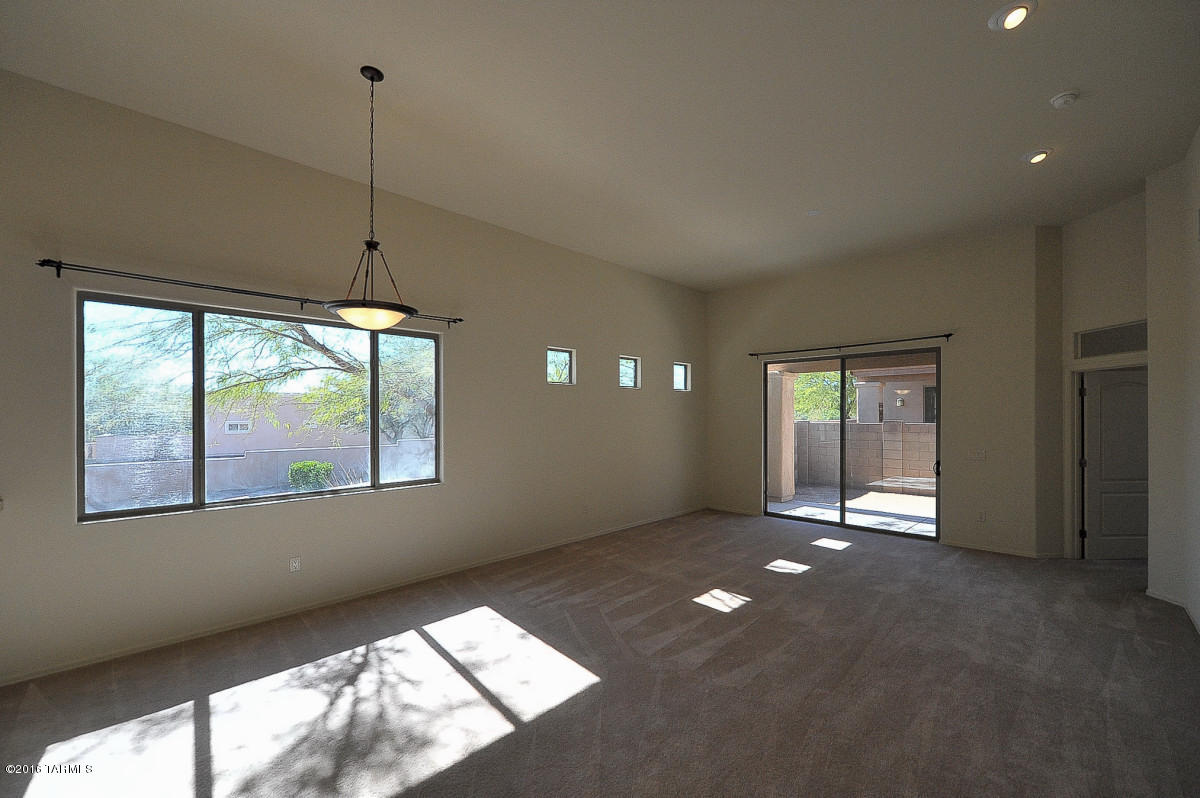 Bright open floor plan with high ceilings in Gated Community near Oro Valley Hospital. Tiled kitchen countertops, large breakfast bar and gas stove and 2 door fridge.  Mini blinds and vertical blinds. Spacious master with double sinks. 4th Bedroom has endless possibilities. Low Care Yard allows you to explore Oro Valley Market Place, Catalina State Park and nearby Golf. Courses.   Please note lease thru May/June 2017 only. Ask about P#3013