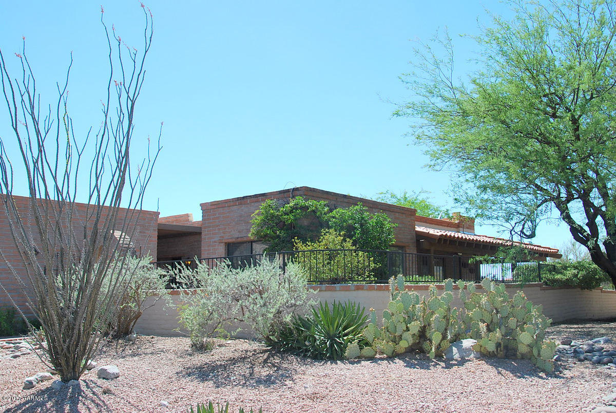 Delightfully sited with mountain views and a common area on the Northside of this townhome. All freshly painted. Handsome Plantation Shutters in great room. Open floor plan offers a breakfast area/den off the kitchen. Master-suite has been expanded to create a sitting area. Bedroom two has also been expanded to create an office area. See the stunning views of the Rincons while prepping meals. Enjoy the sunset views of the Catalinas. Lots of SW ambiance created by the Saltillo tile floors, beehive fireplace and Talavera tiles in the bathrooms. Lots of mature landscaping including specimen cacti and butterfly friendly plants. Community offers pool, spa, tennis, and jogging trails. Convenient to all the amenities the foothills has to offer.