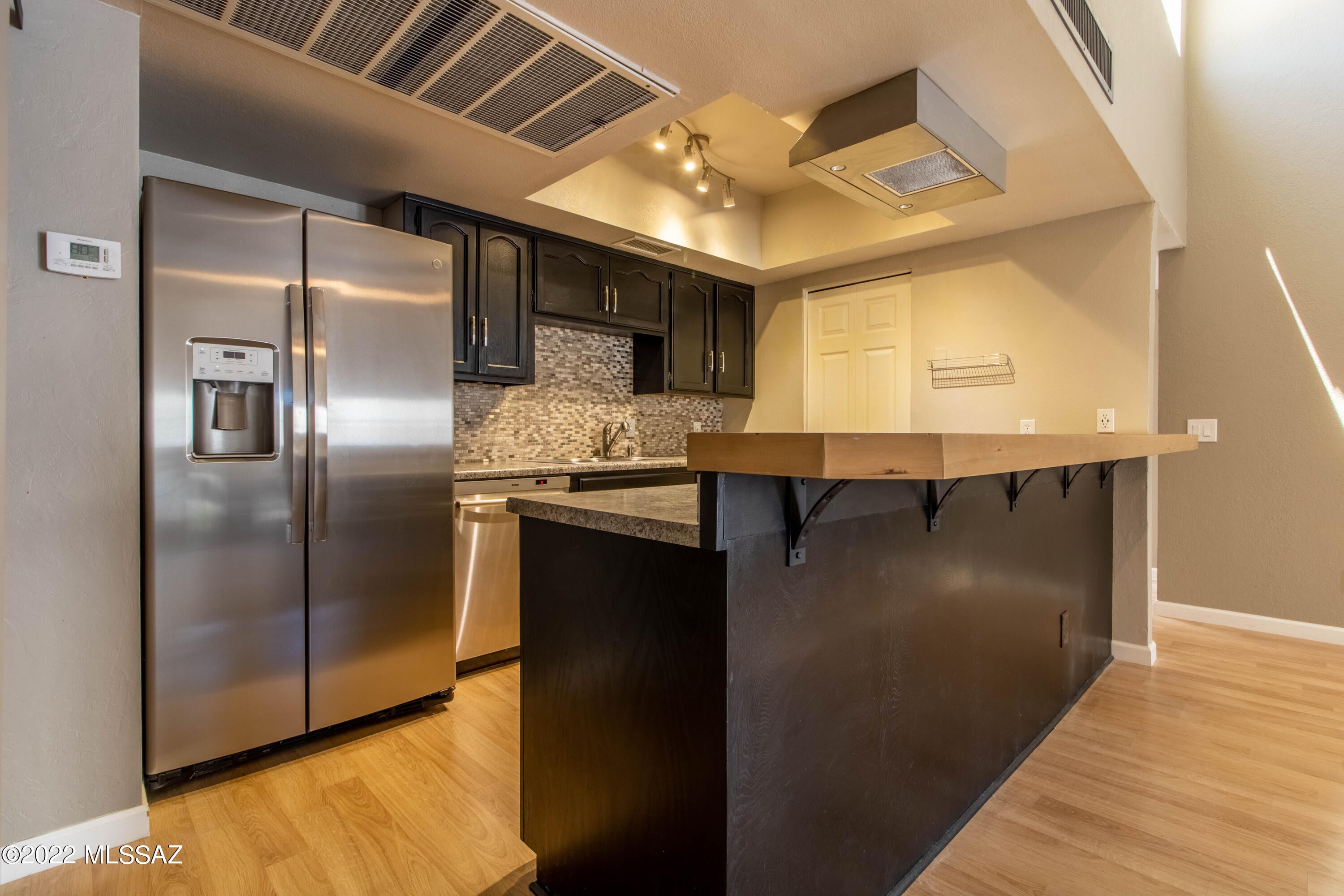 Twelve Hundred River Rd Condos - Residential Lease
