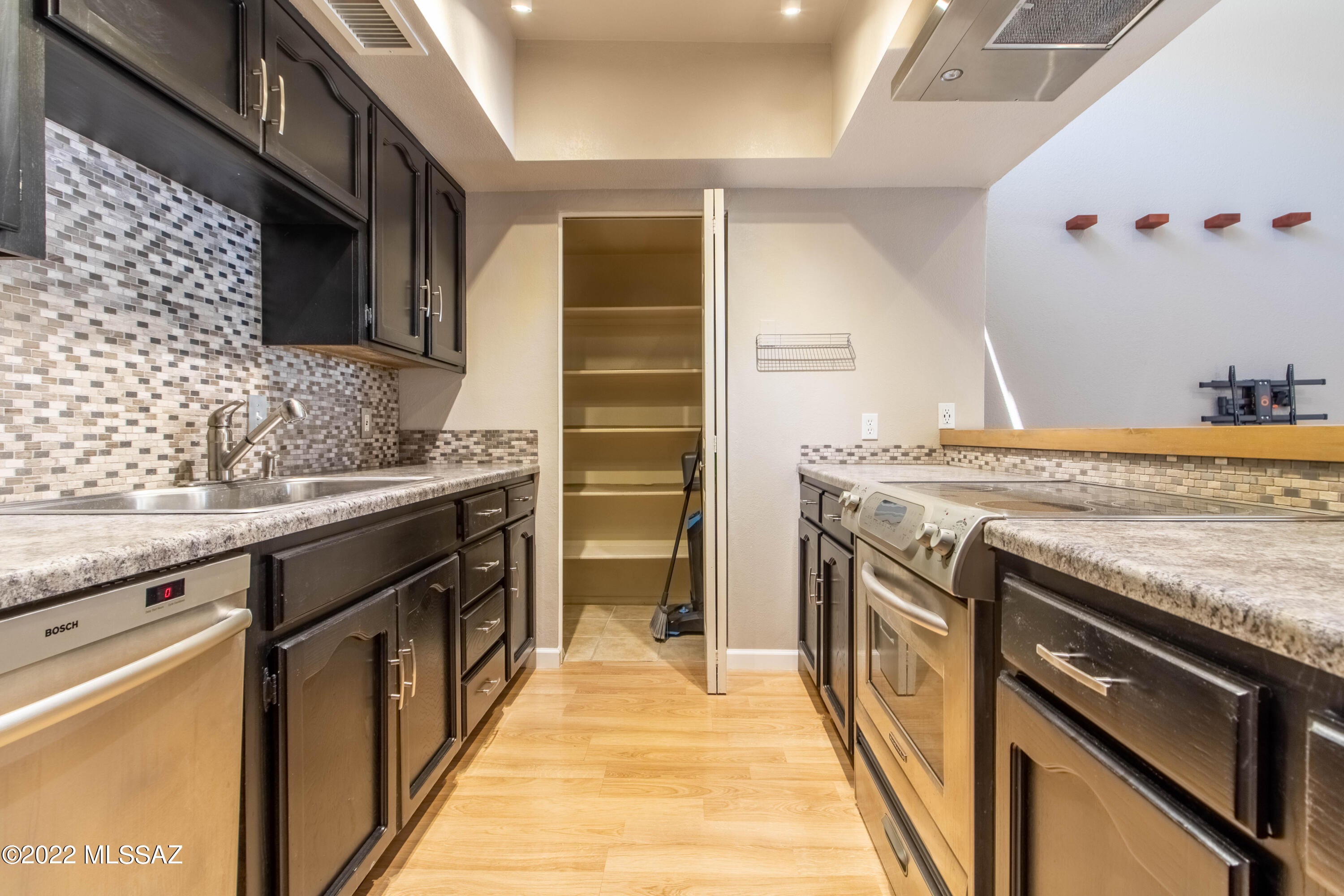 Twelve Hundred River Rd Condos - Residential Lease