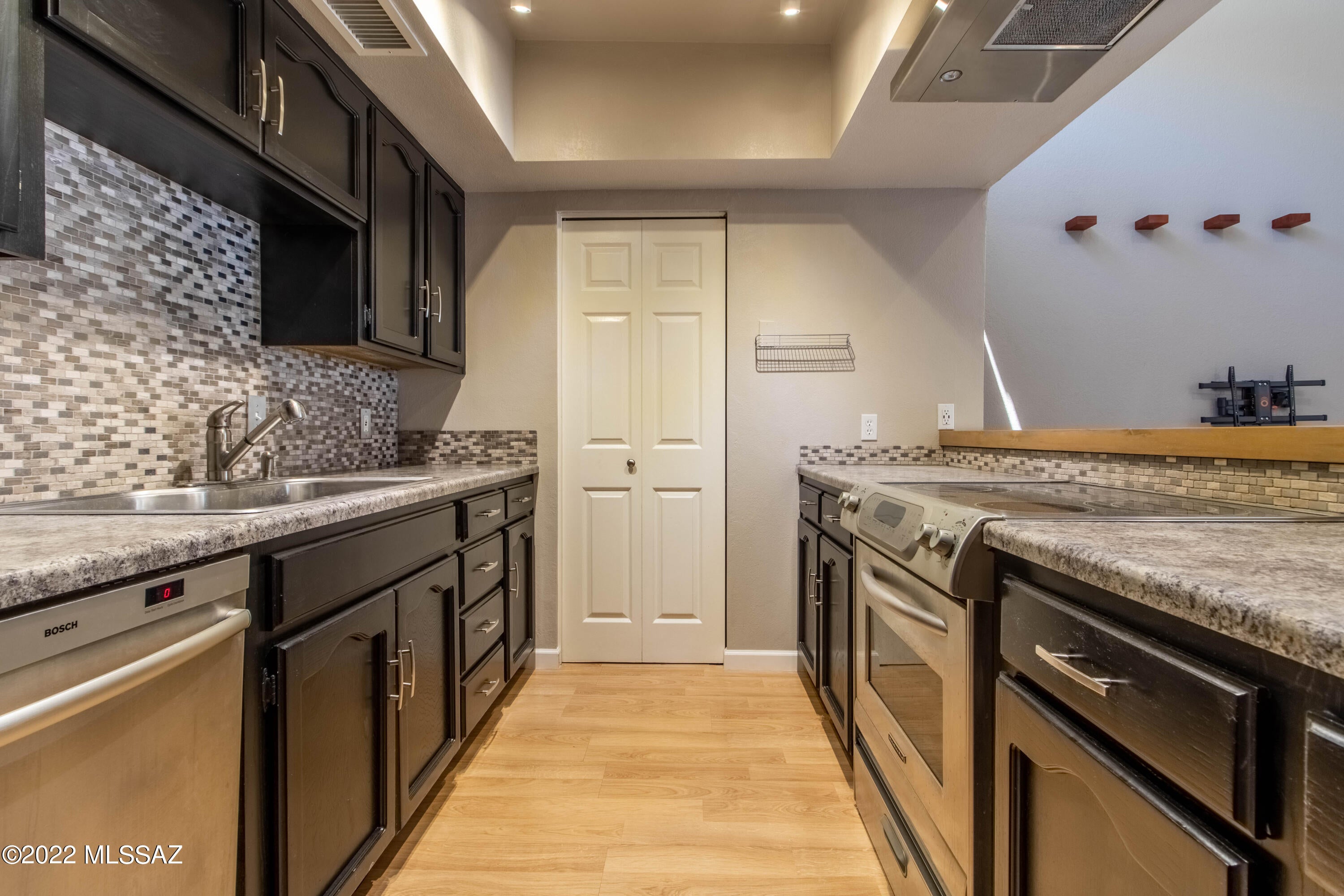 Twelve Hundred River Rd Condos - Residential Lease