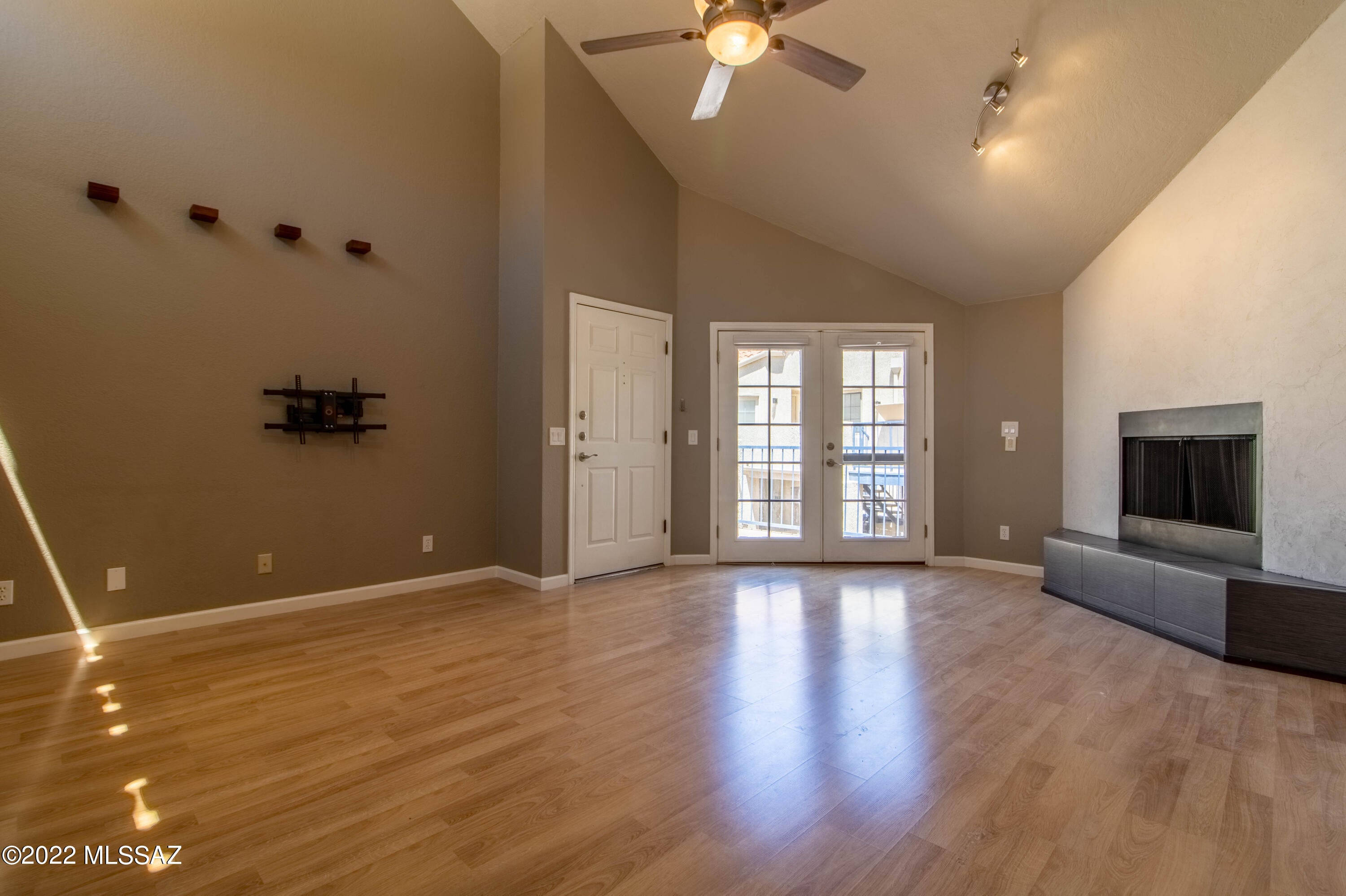 Twelve Hundred River Rd Condos - Residential Lease
