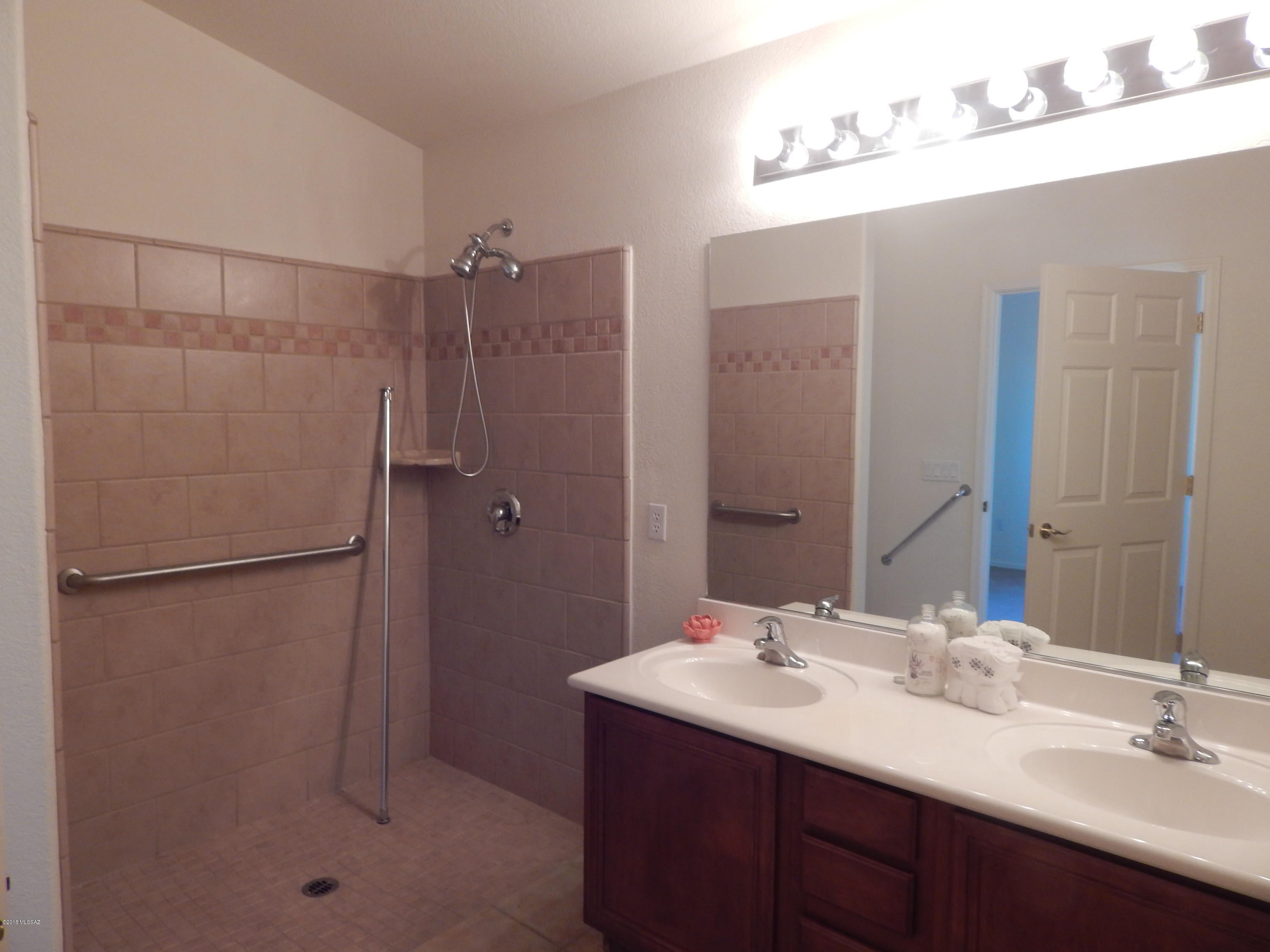 Colina De Oro (1-138) - Residential Lease
