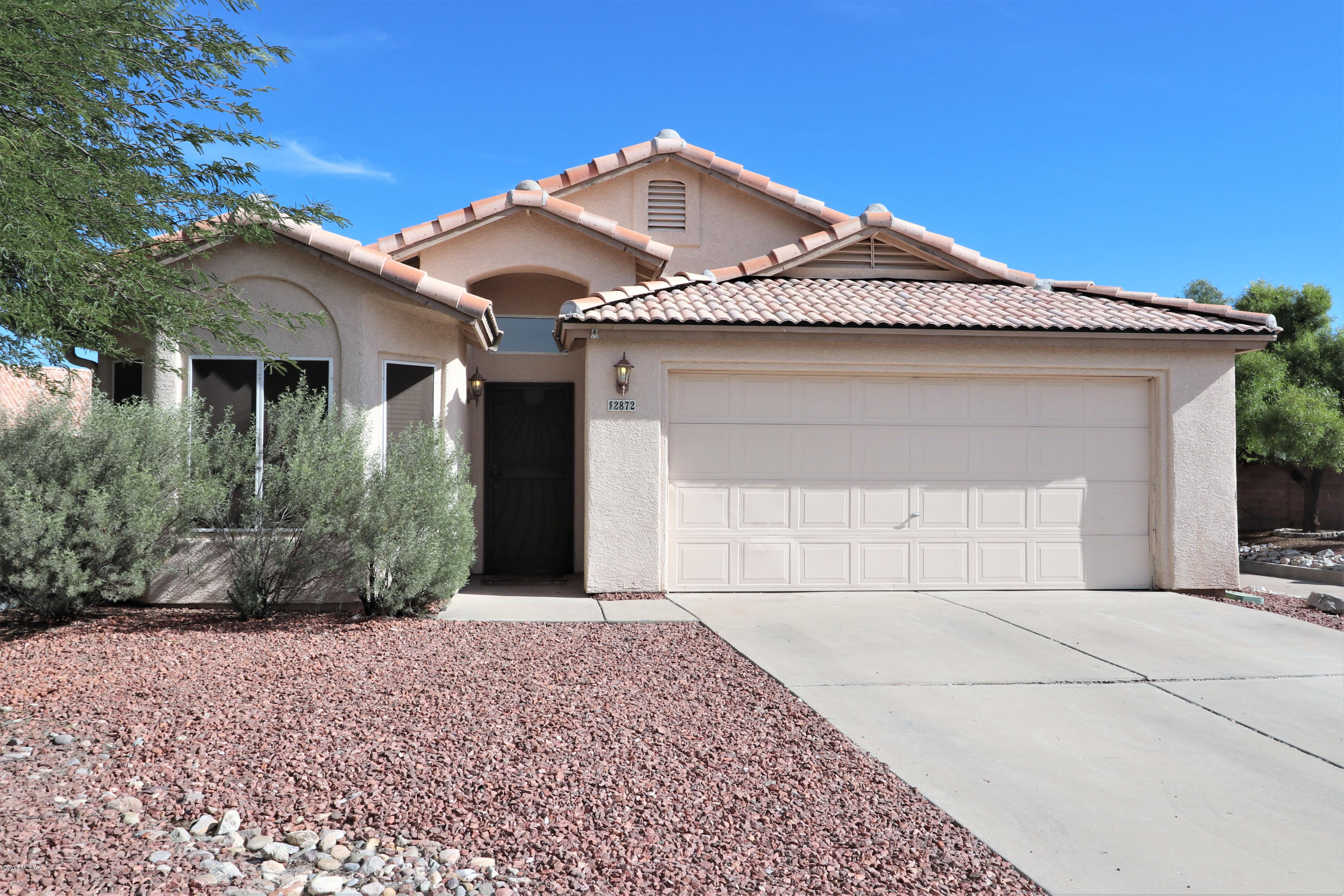 Open floor plan, vaulted ceilings, great room with built-in entertainment center. Kitchen with maple cabinets & breakfast nook. Dining area off great room. Large Master Suite. Covered patio with extended special patio design with built-in planters. Huge lot, almost a quarter of an acre! Check out the size of the backyard! Storage shed with electricity. Close to shopping. Walk to park!