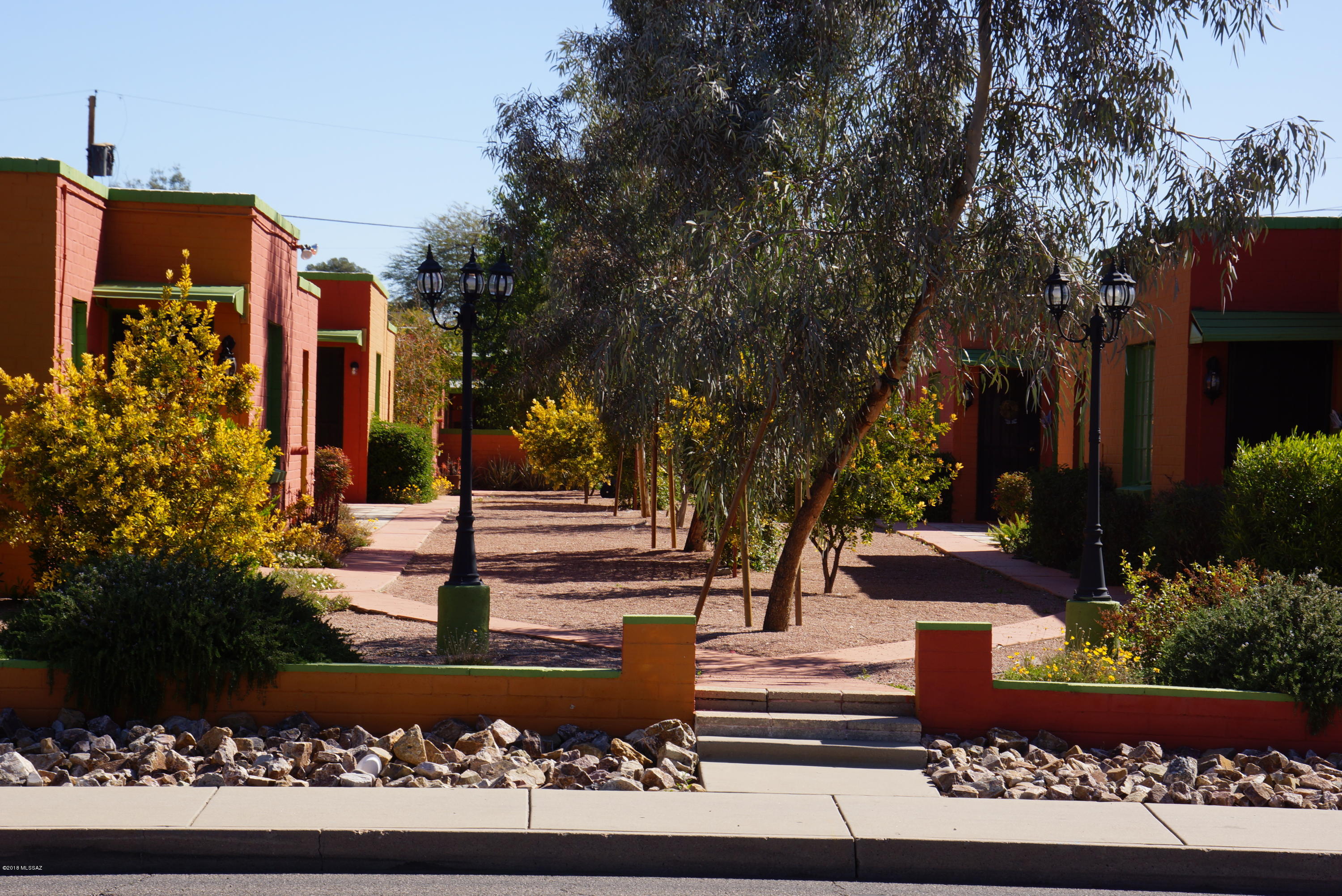 GREAT AREA 1/2 MILE FROM U OF A. 10 UNITS COMPOSED OF 4 STUDIOS 5 1 BEDROOM 1 BATH UNITS AND 1 2 BEDROOM 2 BATH UNIT. ALL UNITS ARE AIR CONDITIONED. COVERD PARKING, TILED FLOORS, PRIDE OF OWNERSHIP.